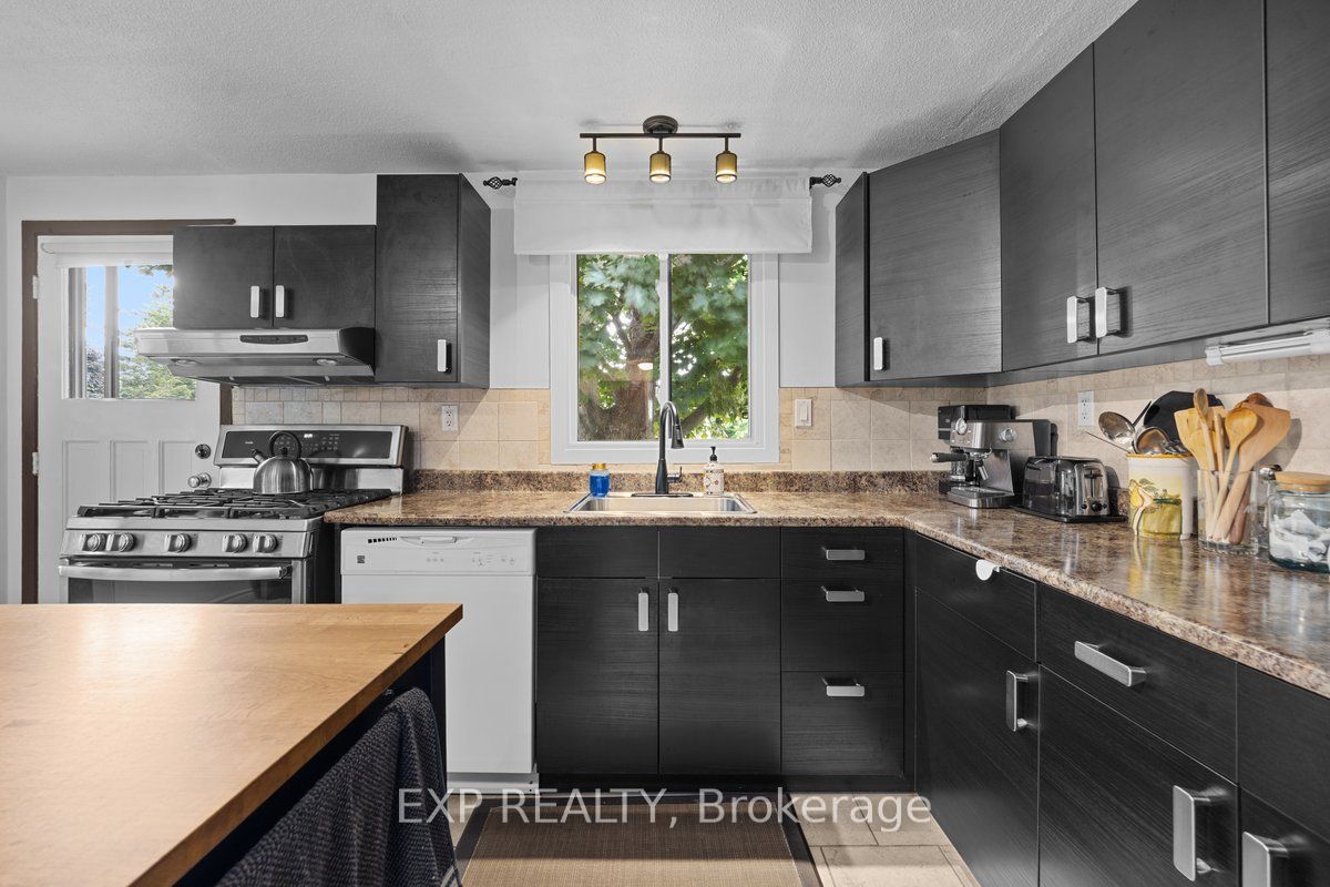 396 Hatfield Crescent Property Photo 10
