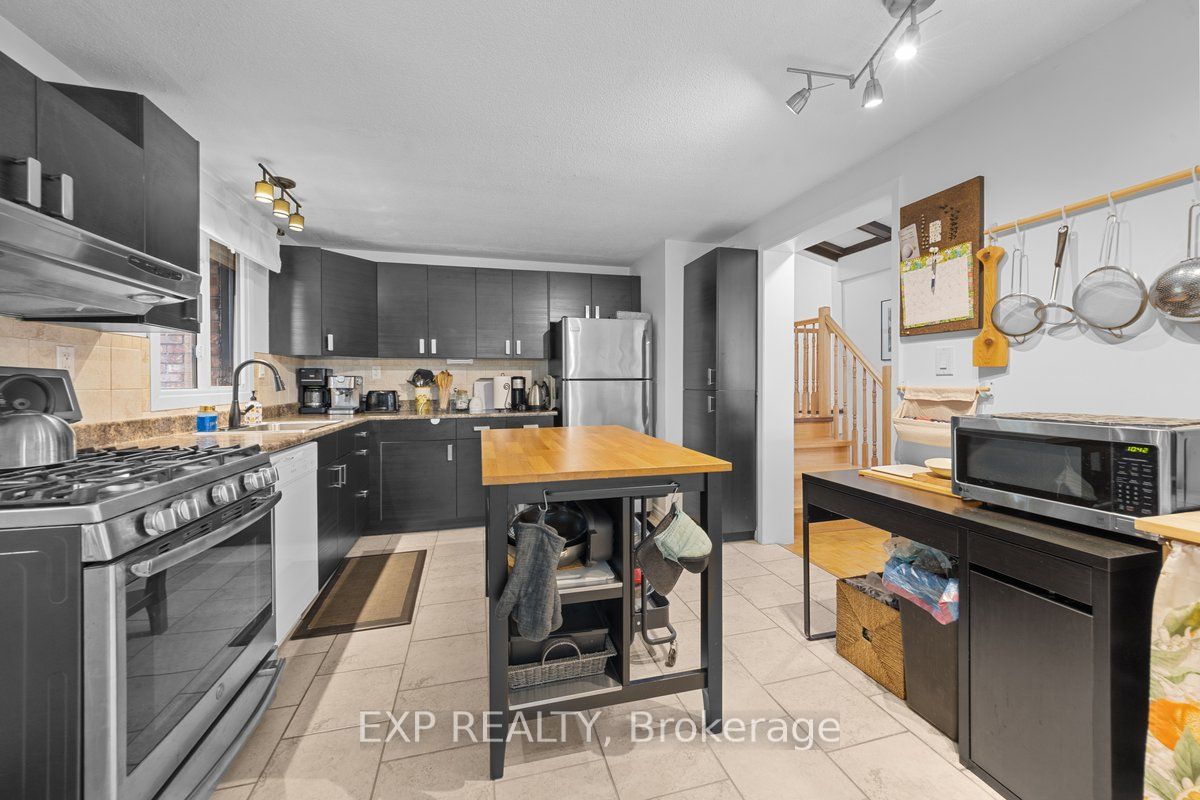 396 Hatfield Crescent Property Photo 11