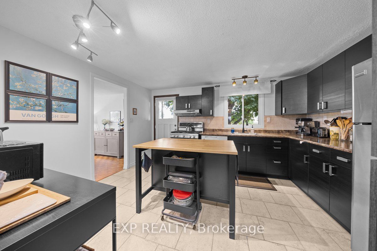 396 Hatfield Crescent Property Photo 12