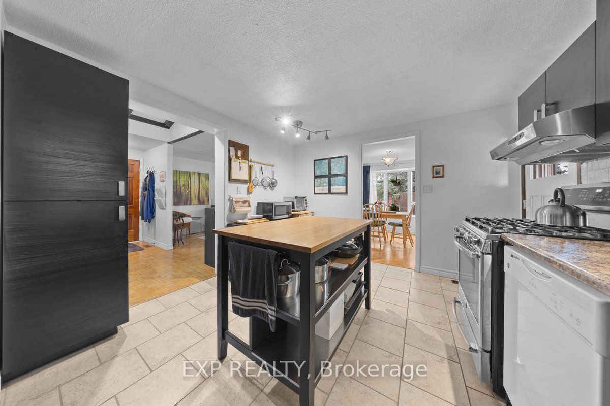 396 Hatfield Crescent Property Photo 13
