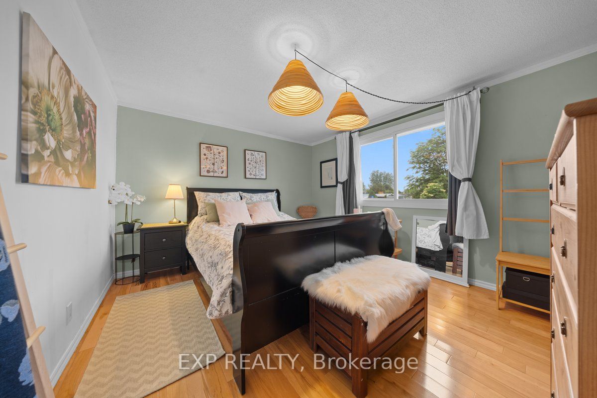 396 Hatfield Crescent Property Photo 16