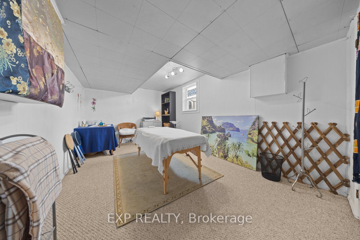 396 Hatfield Crescent Property Photo 24