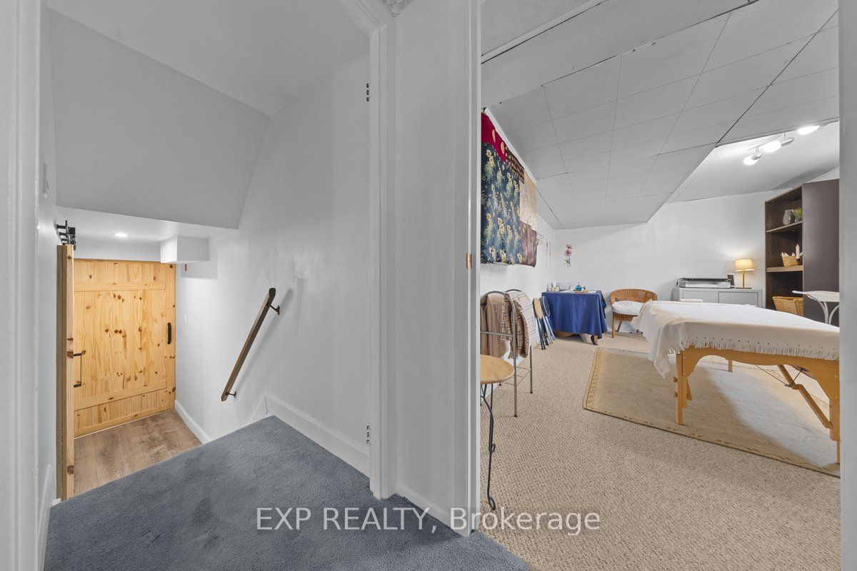 396 Hatfield Crescent Property Photo 25