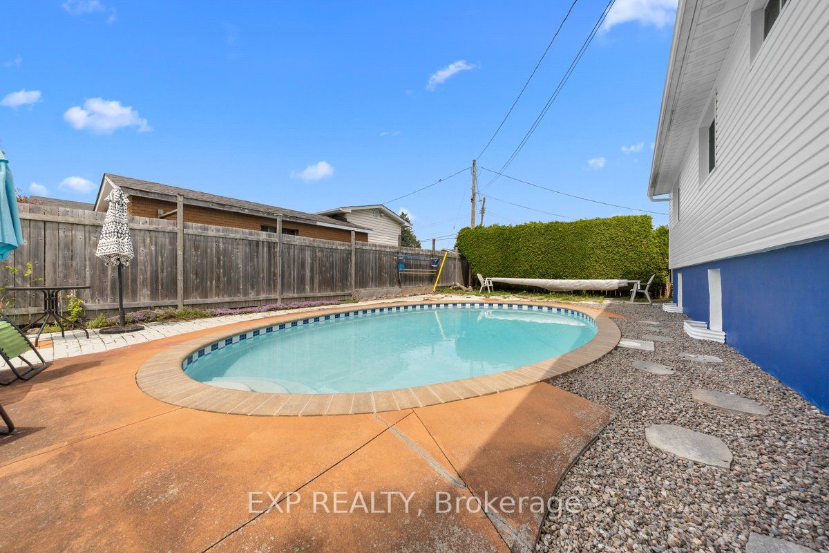 396 Hatfield Crescent Property Photo 30