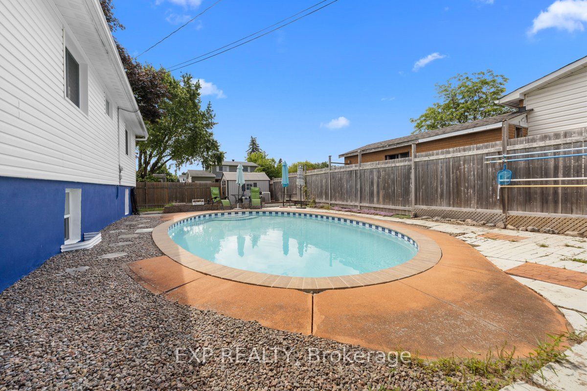396 Hatfield Crescent Property Photo 31