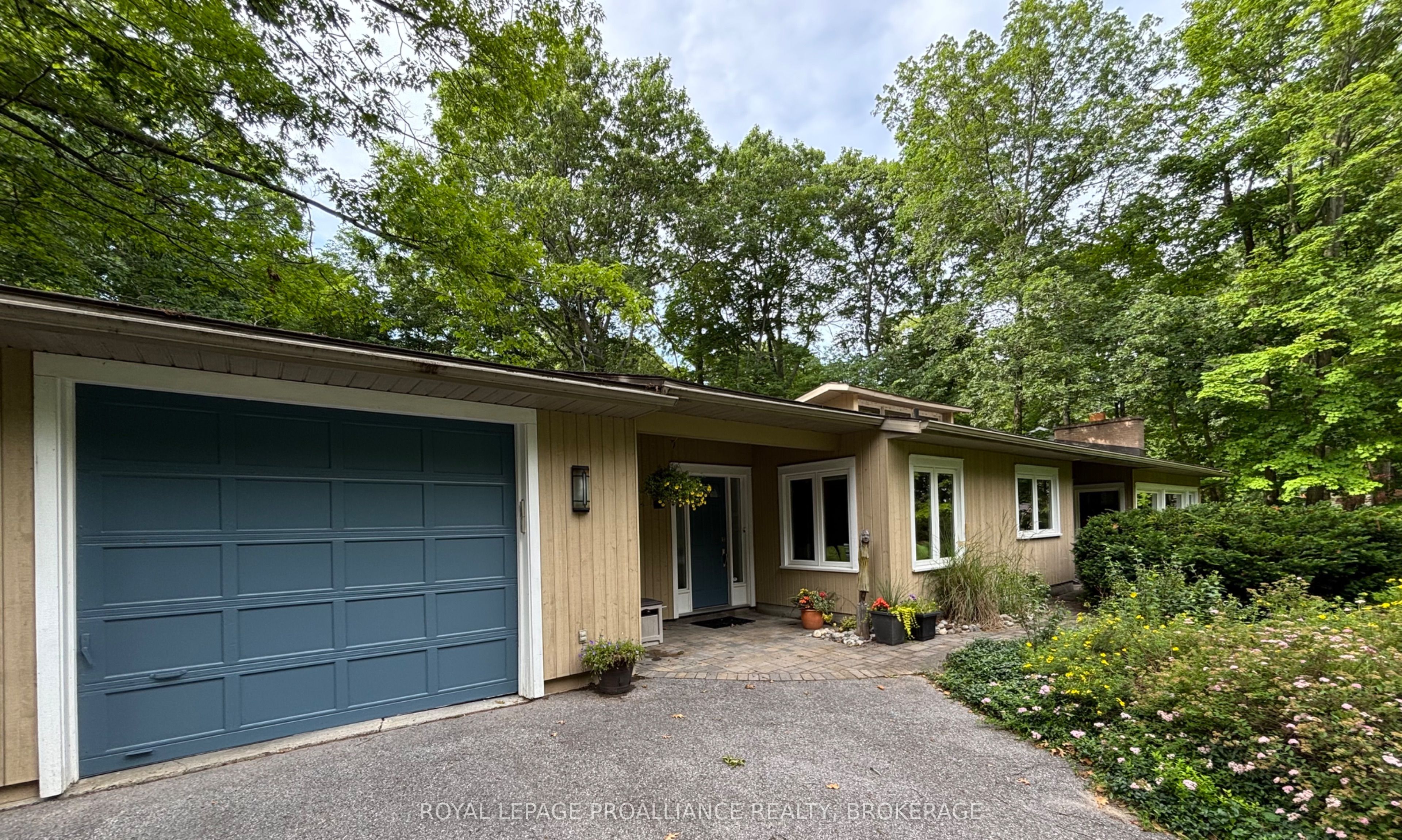 27 Riverside Drive Property Photo 2