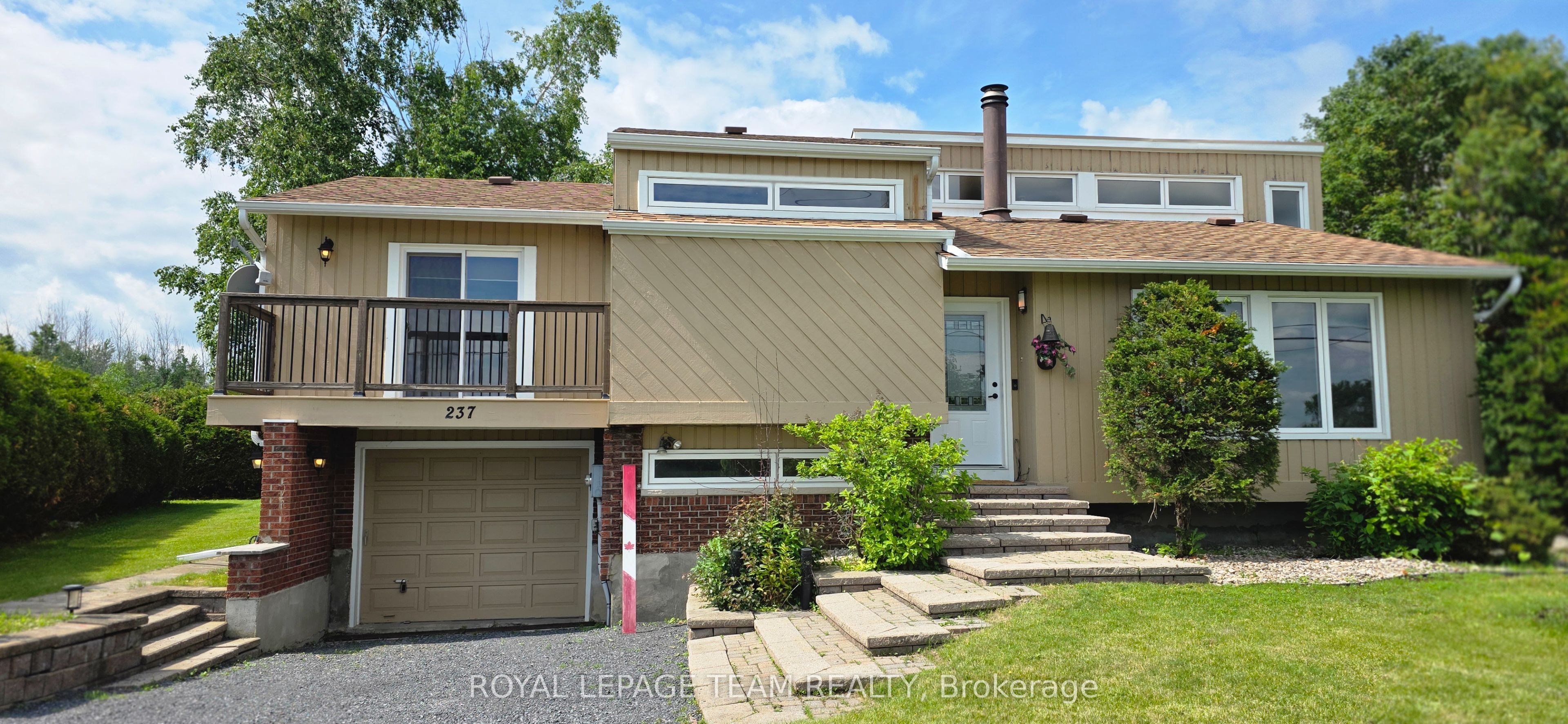237 Queen West Street Property Photo 1