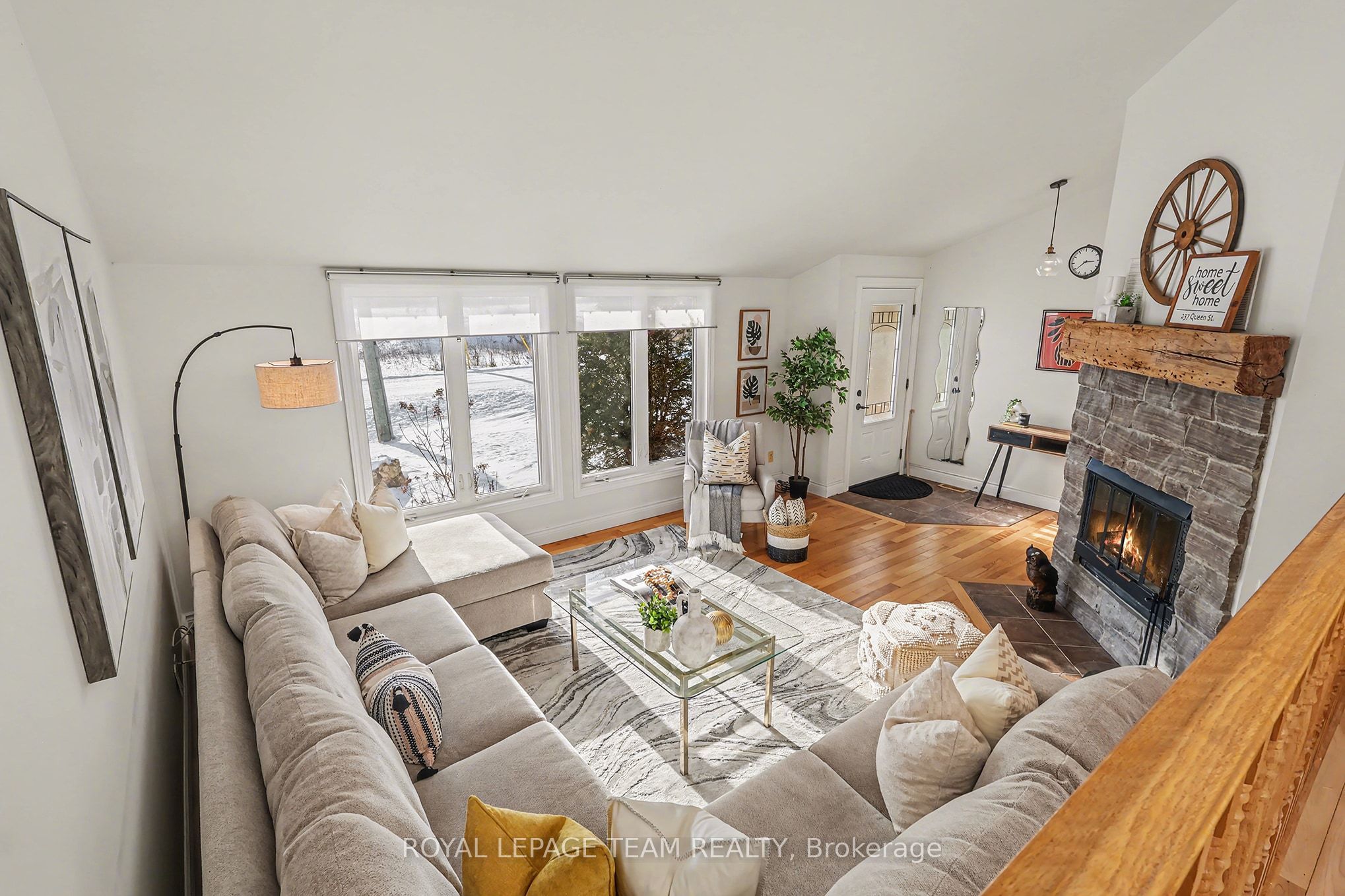 237 Queen West Street Property Photo 7