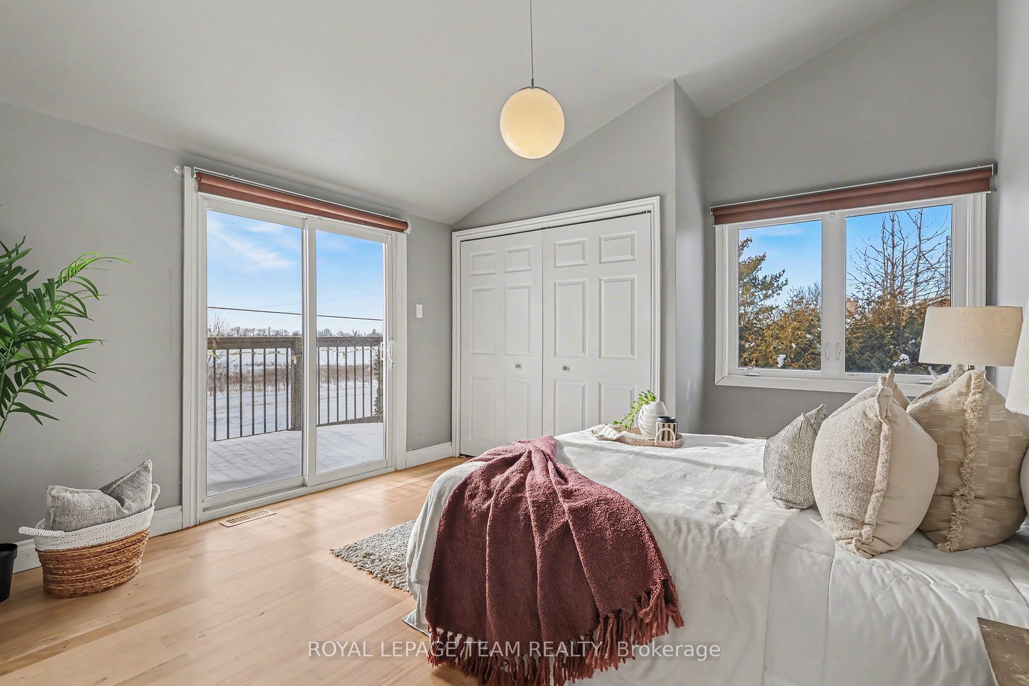 237 Queen West Street Property Photo 16