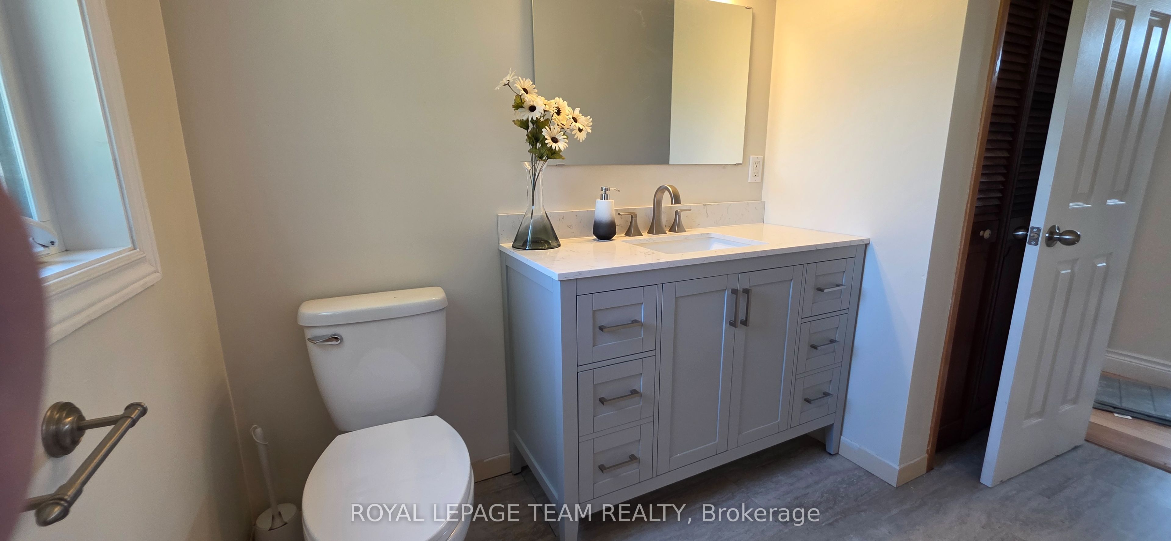 237 Queen West Street Property Photo 18