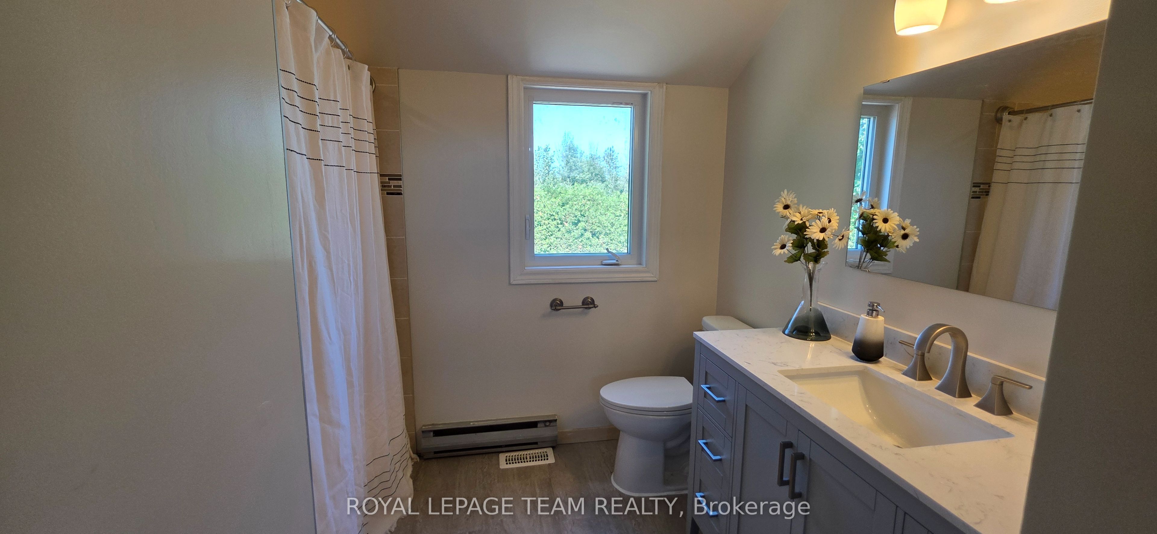 237 Queen West Street Property Photo 19
