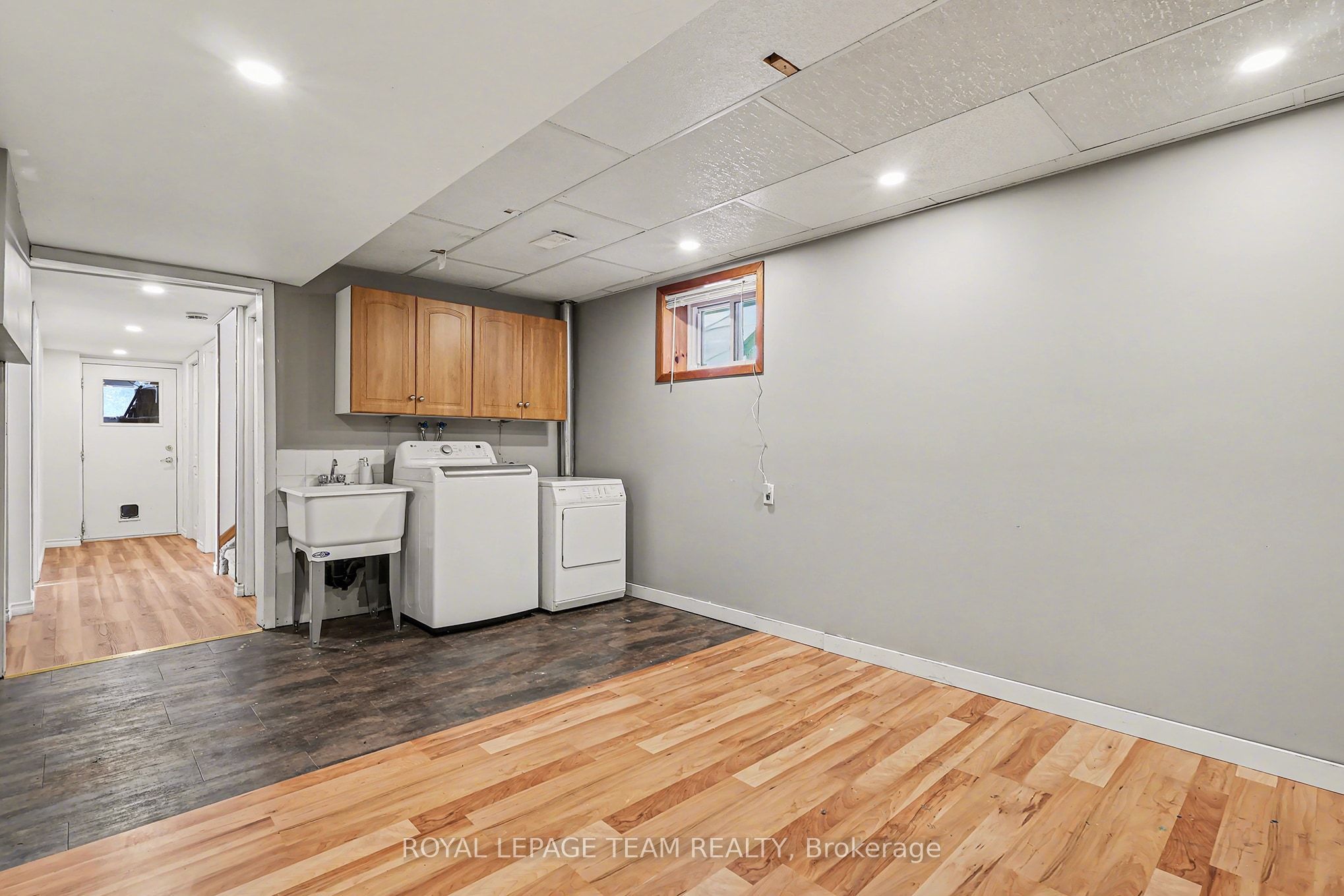 237 Queen West Street Property Photo 23