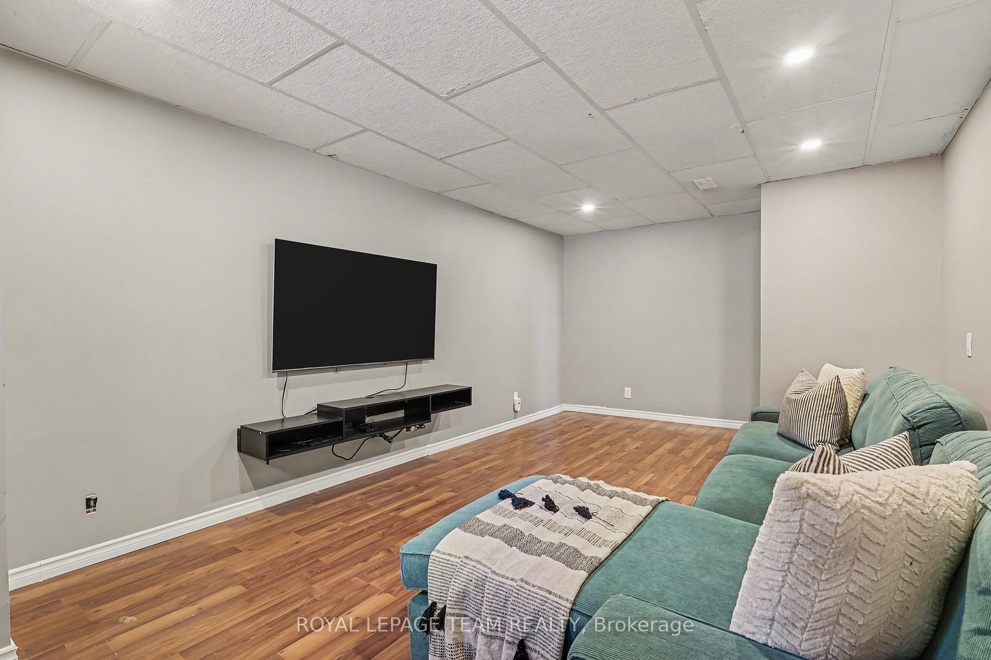 237 Queen West Street Property Photo 26