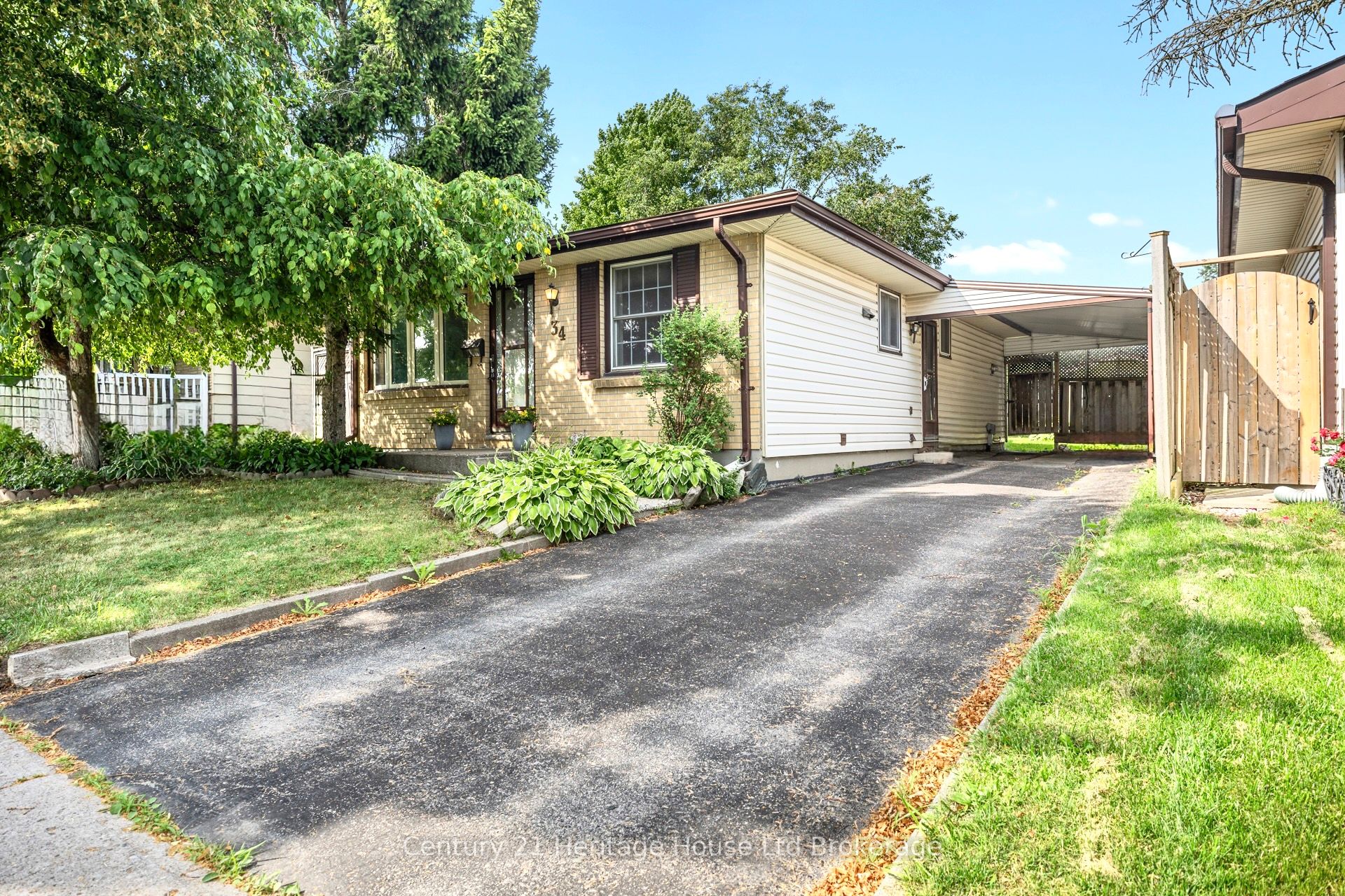 34 Dudley Crescent Property Photo 2