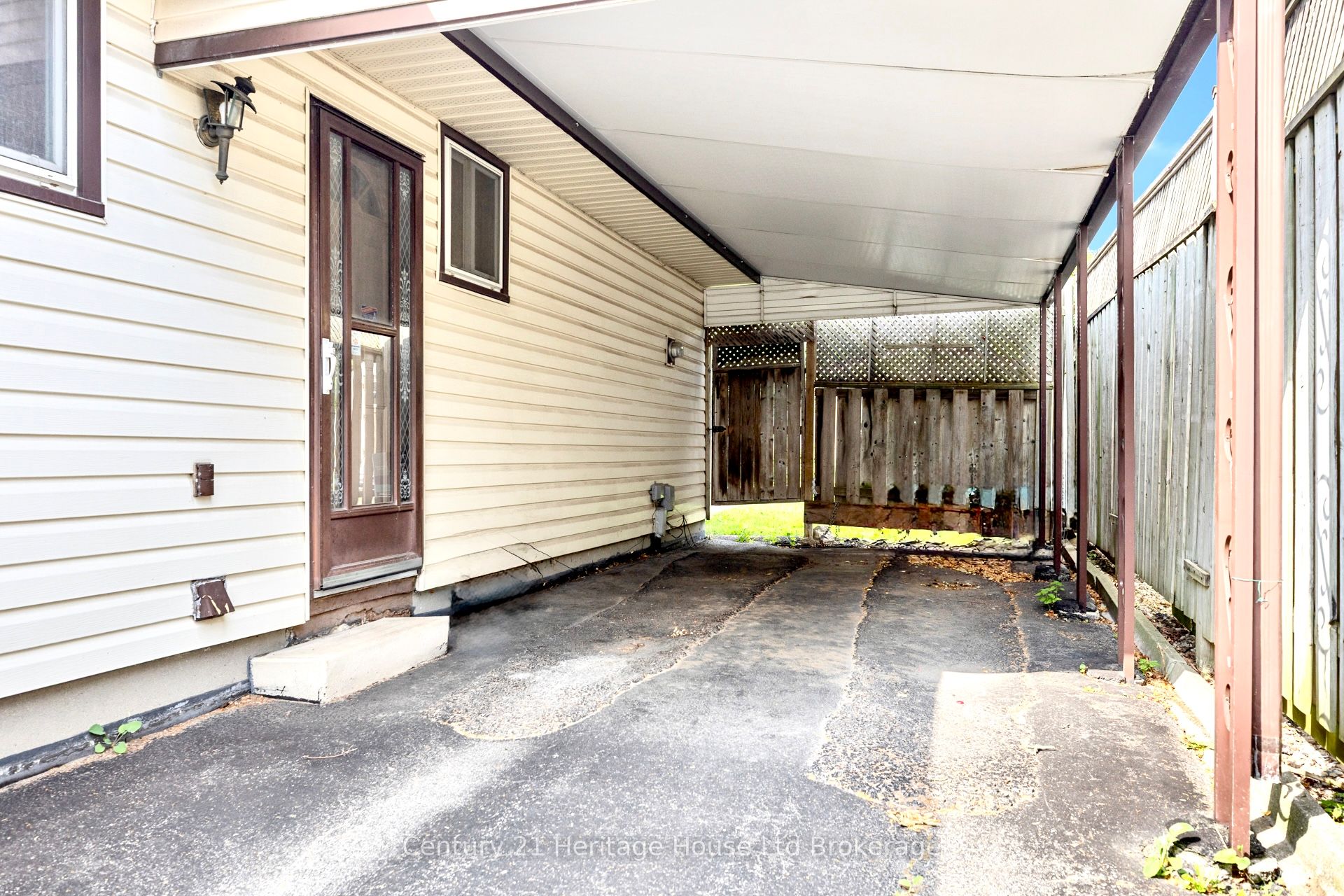 34 Dudley Crescent Property Photo 4