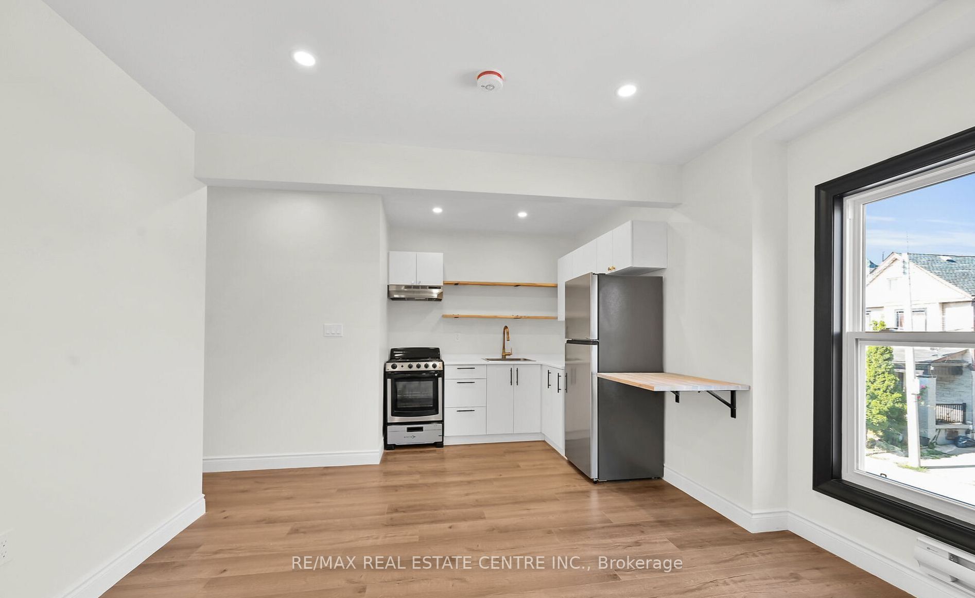 68 Kinrade Avenue Property Photo 3