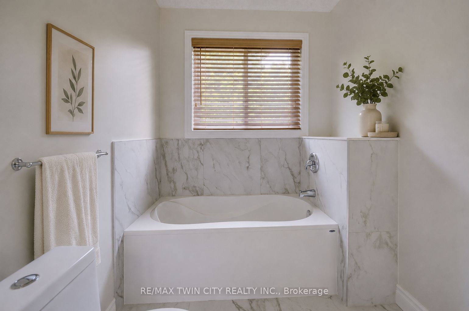 569 Violet Street Property Photo 10