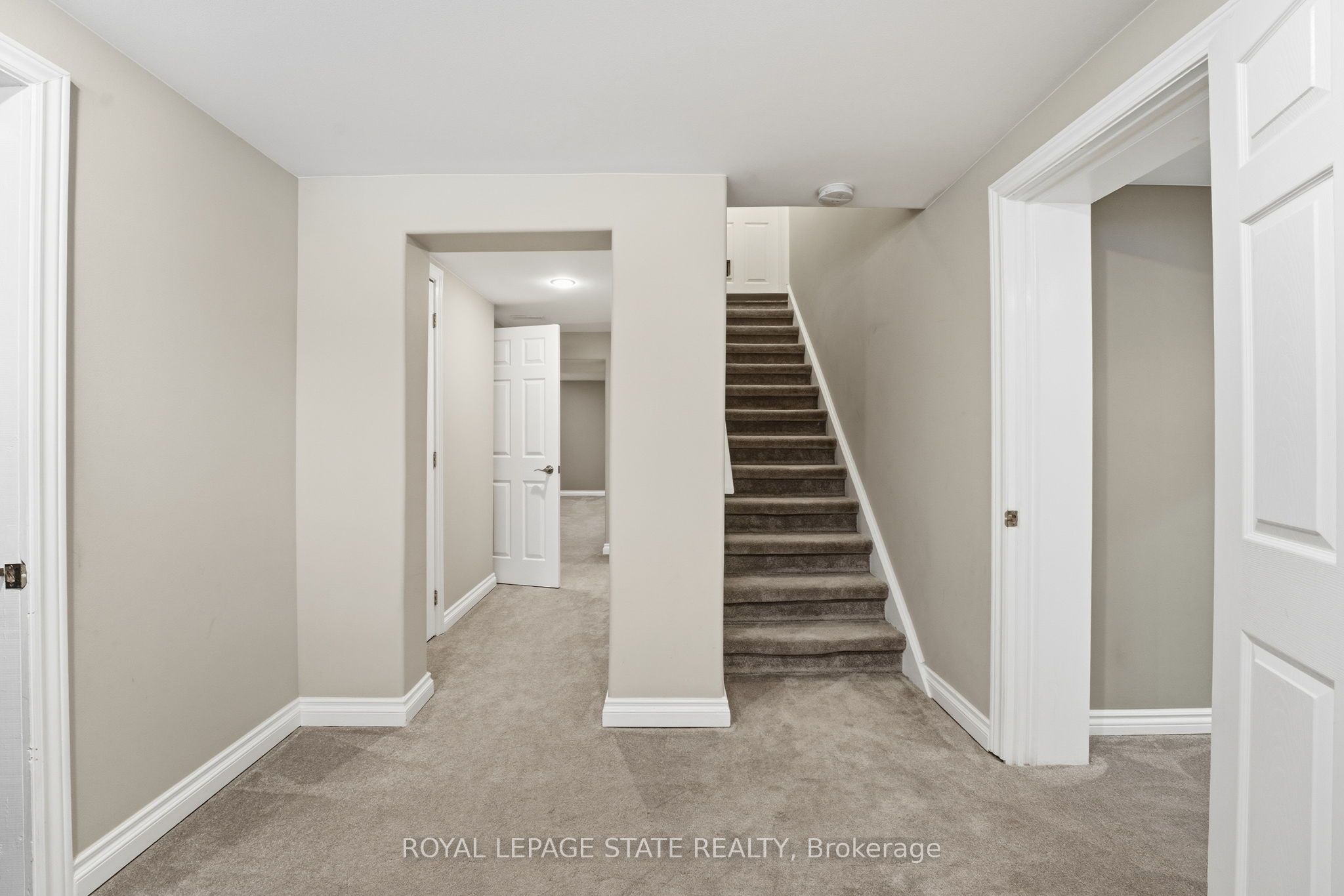 473 Mohawk Road W Property Photo 20