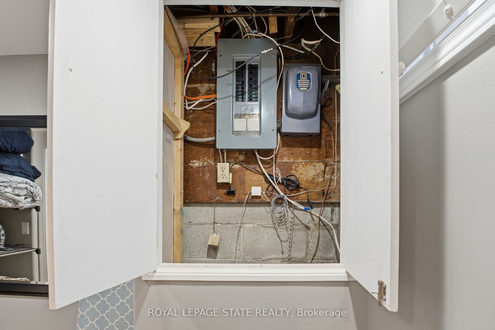 473 Mohawk Road W Property Photo 23