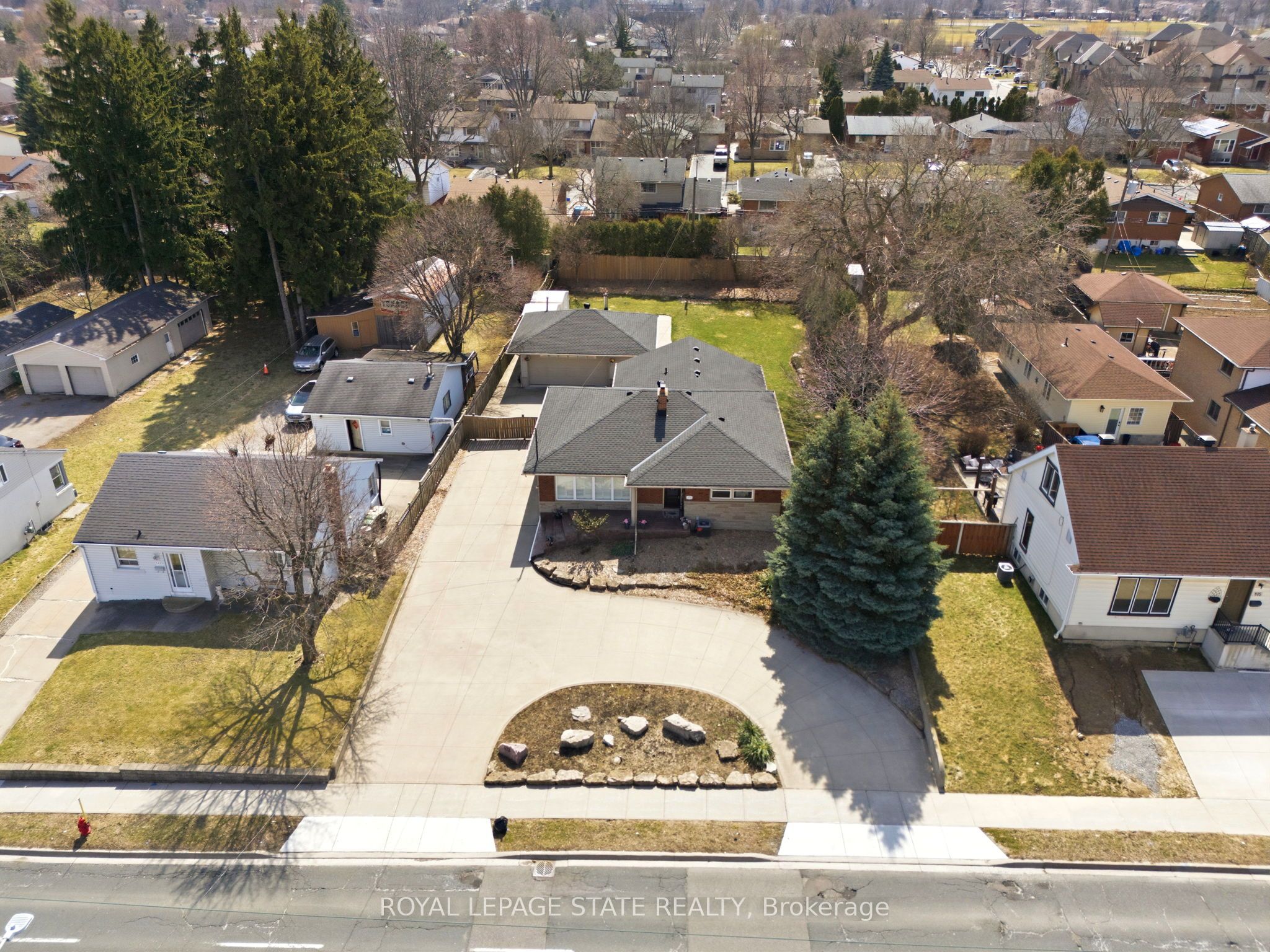 473 Mohawk Road W Property Photo 34