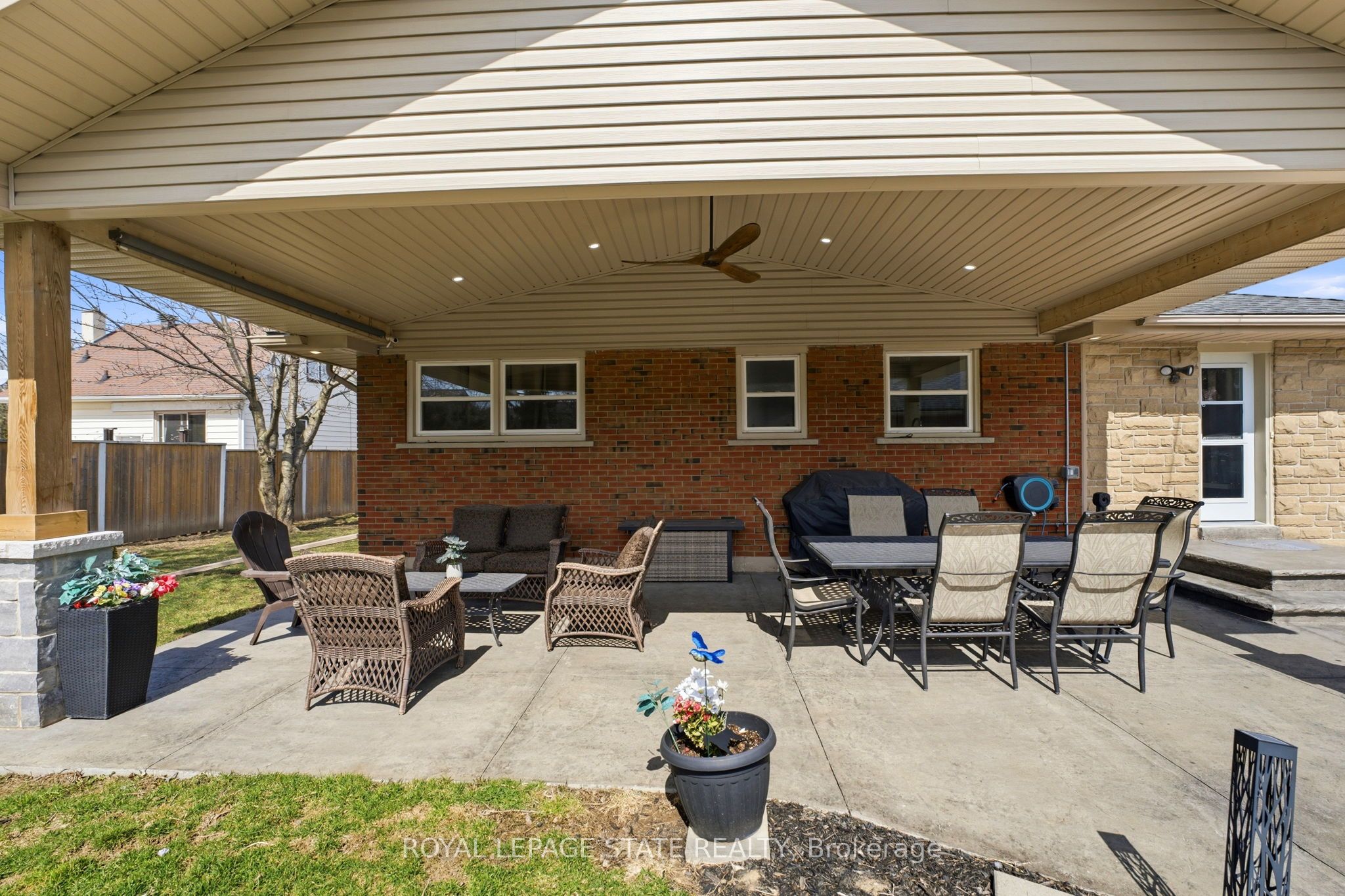 473 Mohawk Road W Property Photo 44