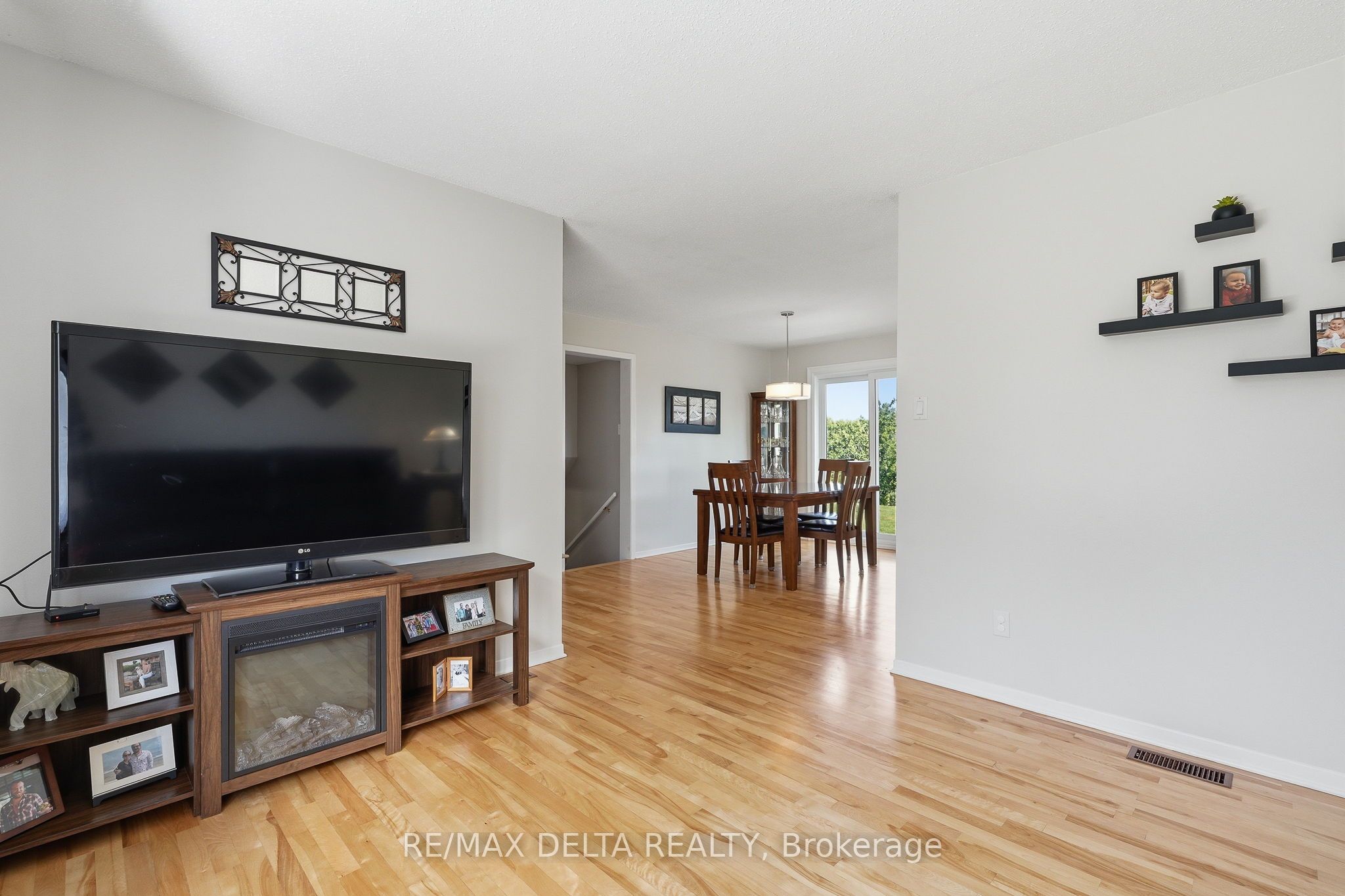 915 Elizabeth Road Property Photo 6