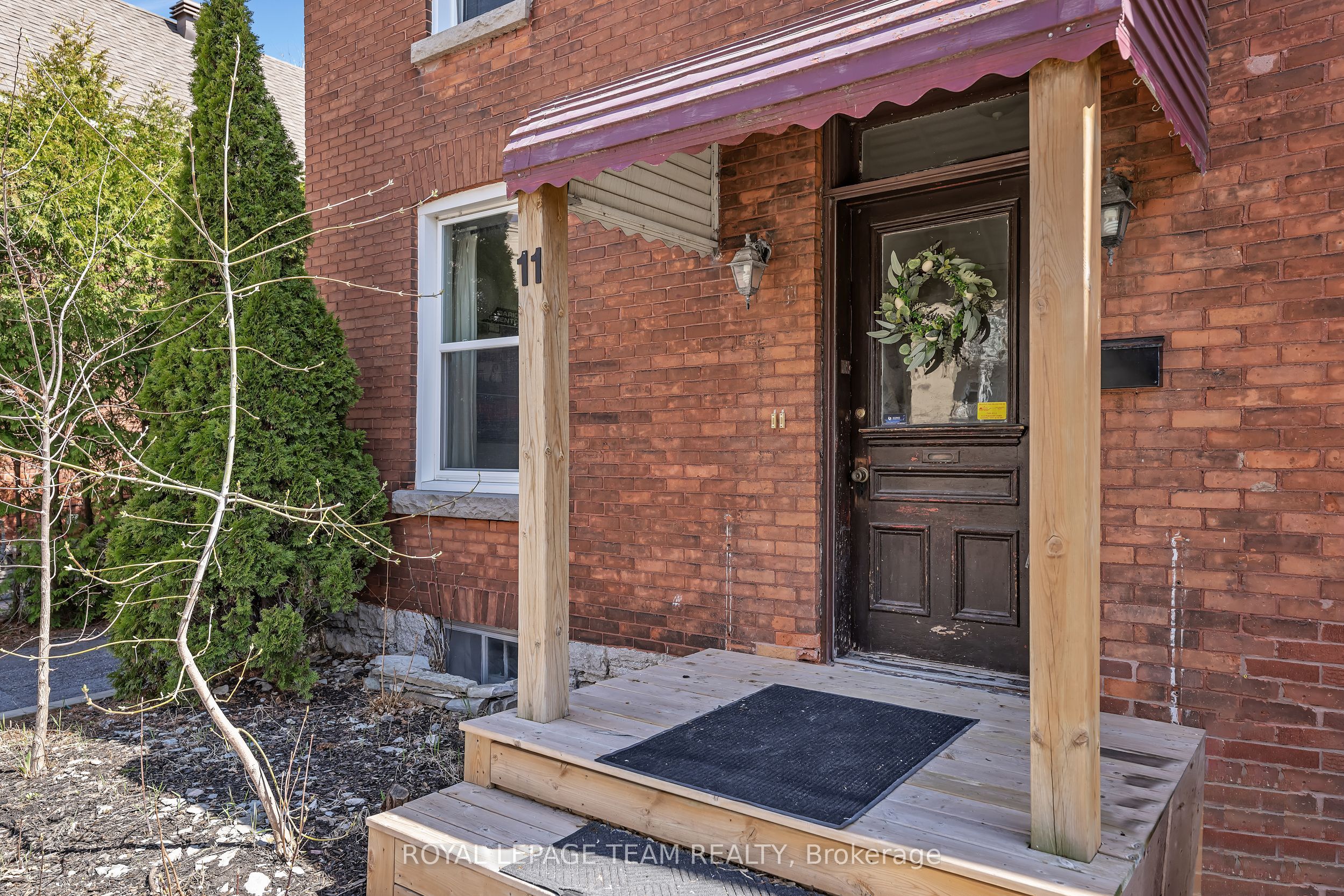 11 Sherbrooke Avenue Property Photo 4