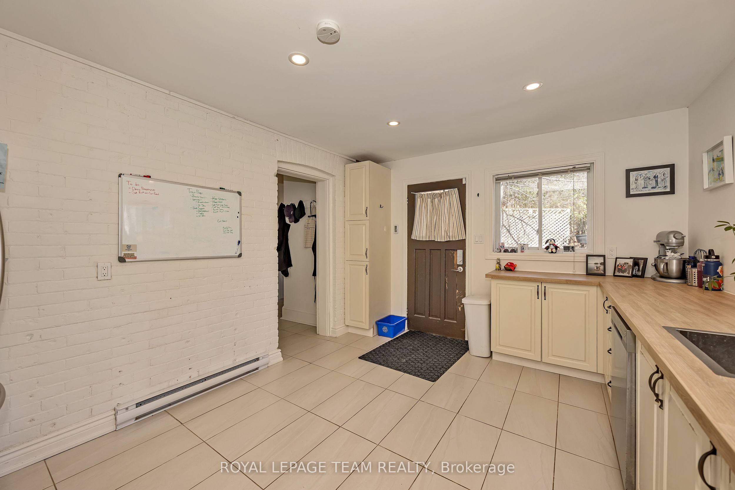 11 Sherbrooke Avenue Property Photo 14