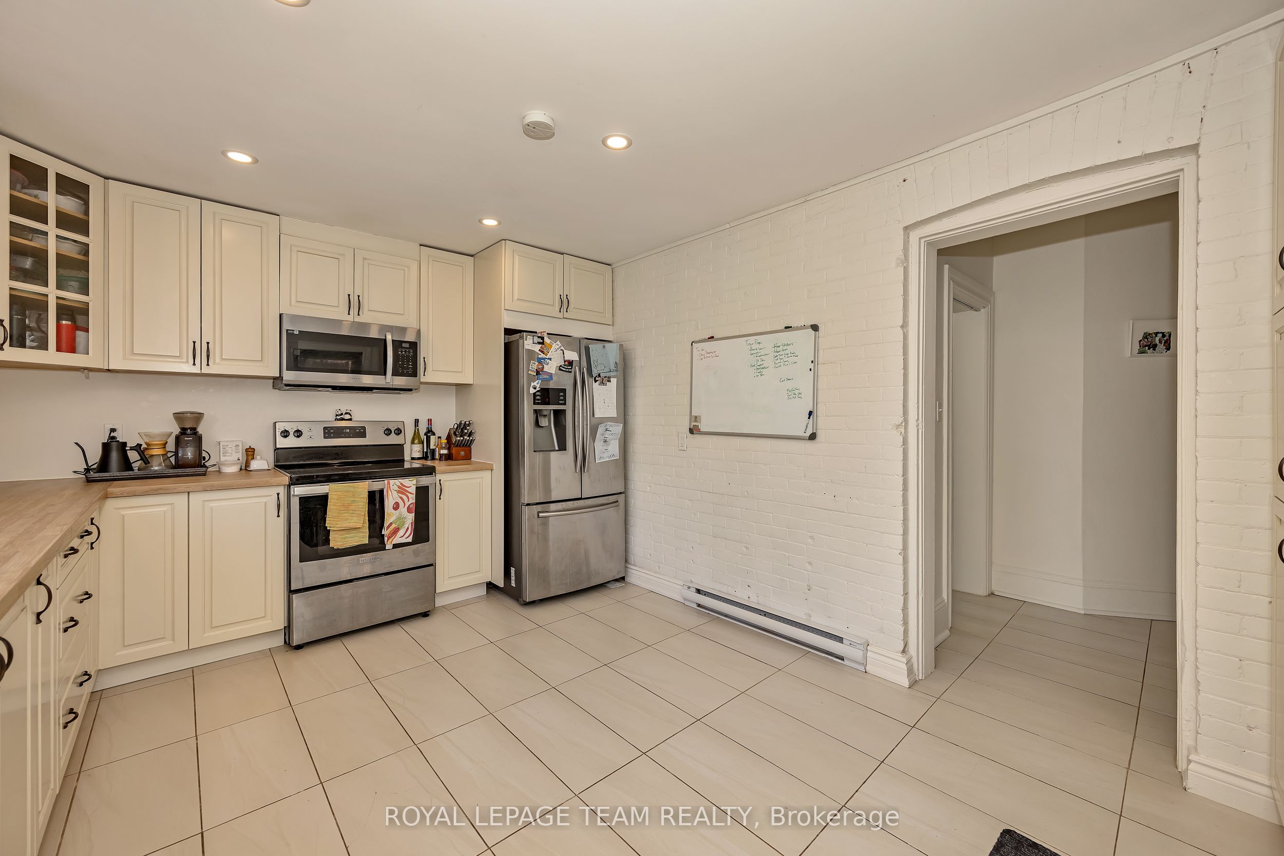 11 Sherbrooke Avenue Property Photo 15