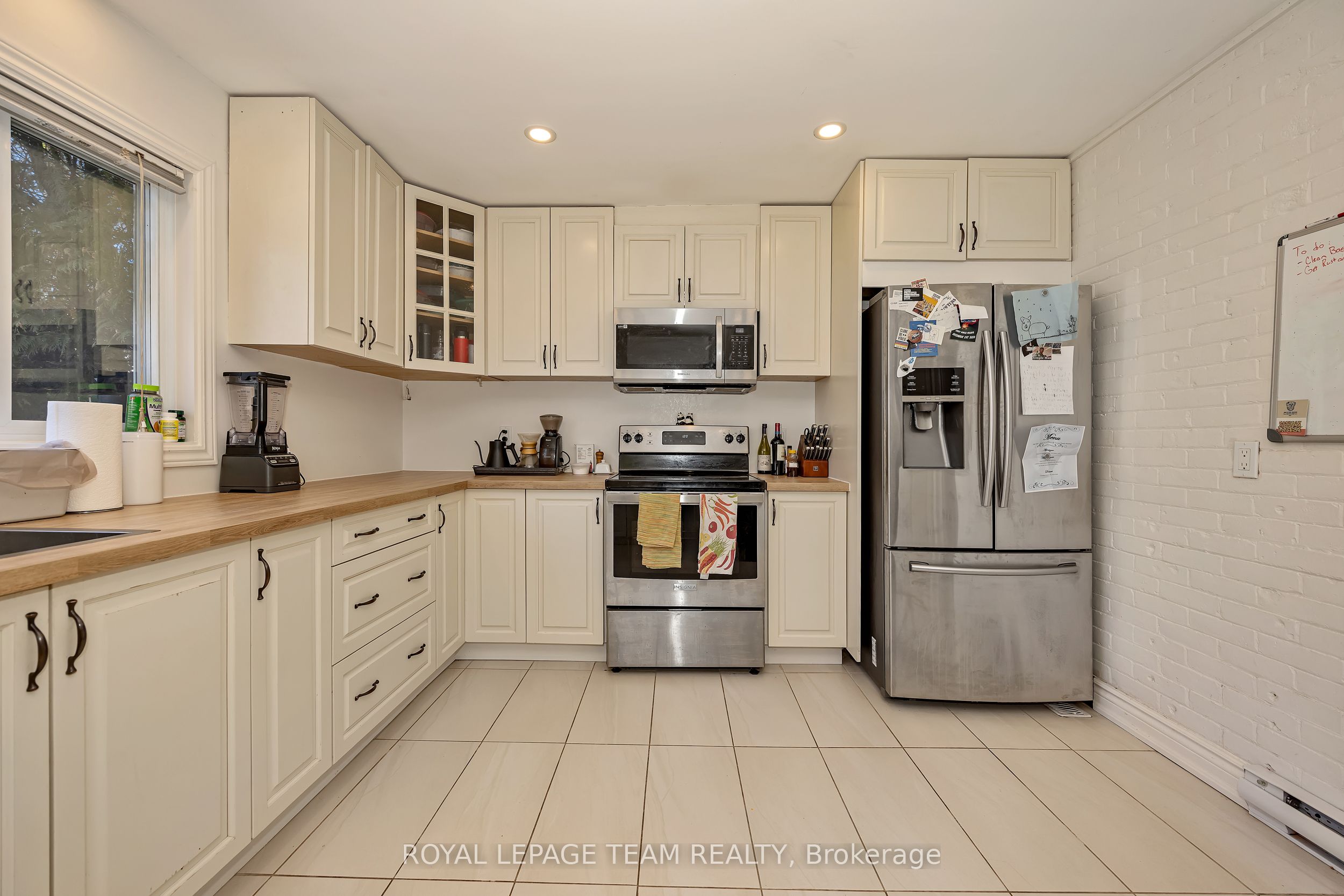 11 Sherbrooke Avenue Property Photo 16