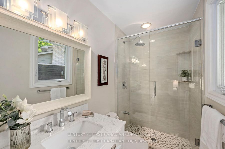 43 Compton Crescent Property Photo 16