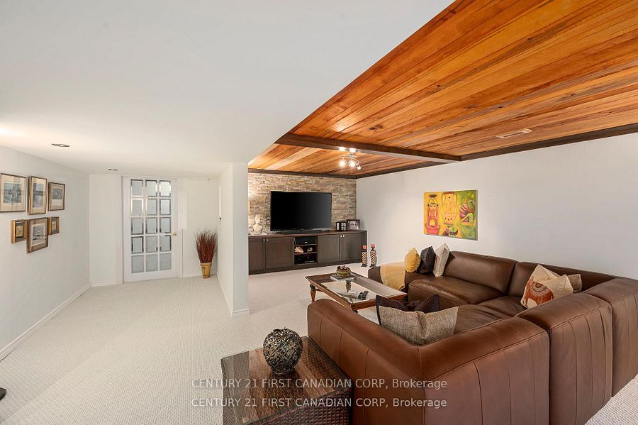 43 Compton Crescent Property Photo 24