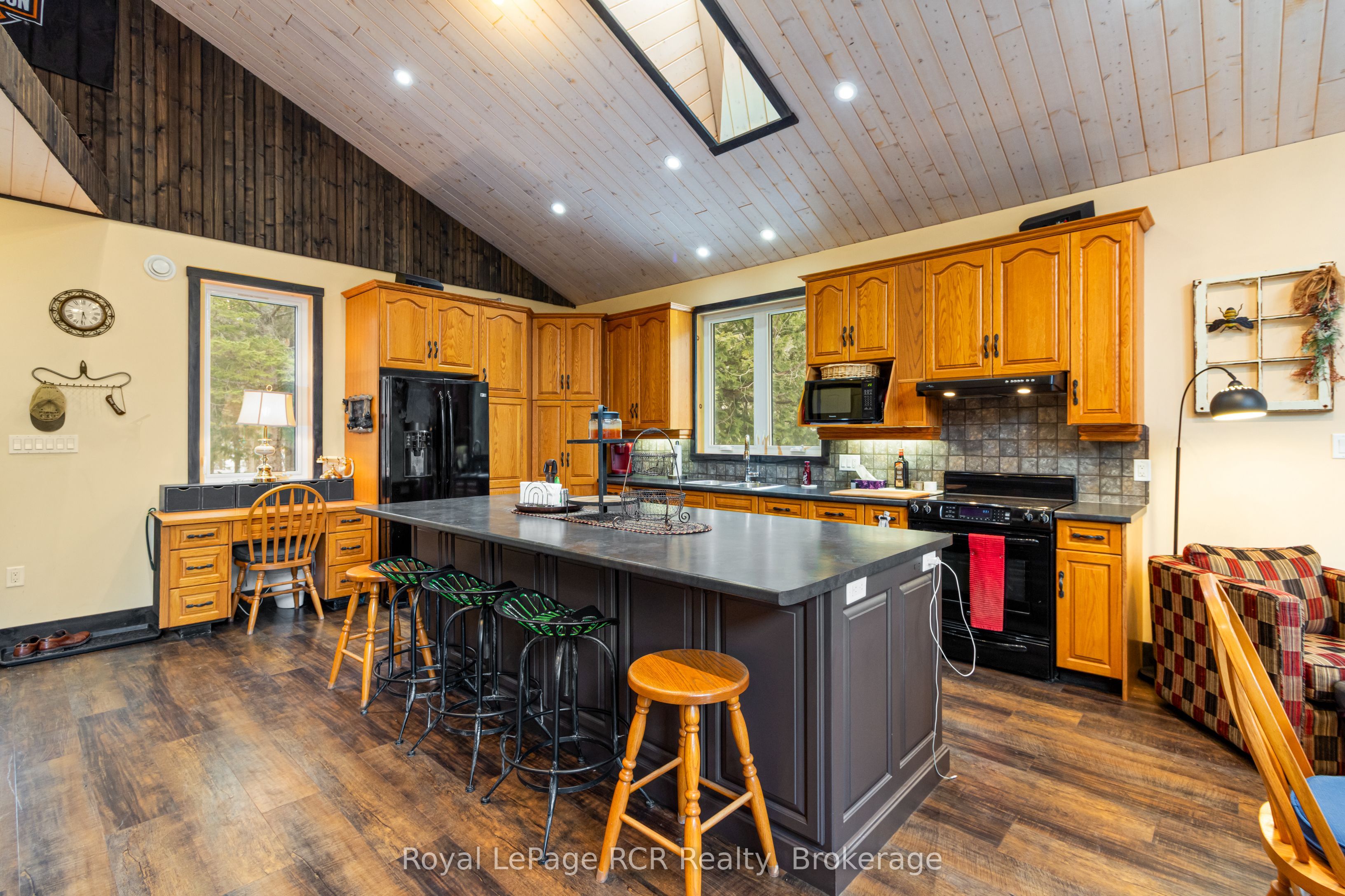 19 Redgate Road E Property Photo 9