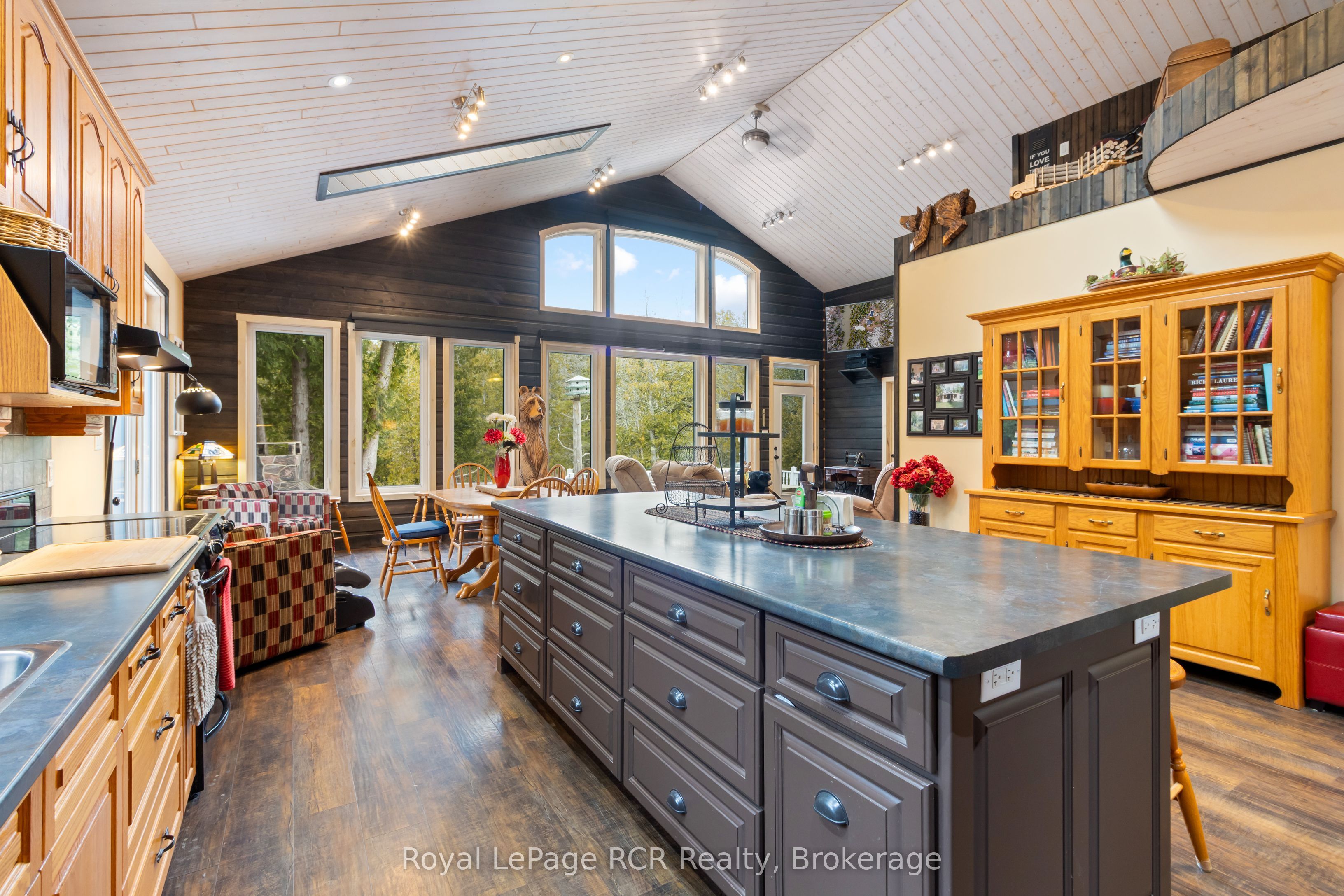 19 Redgate Road E Property Photo 11
