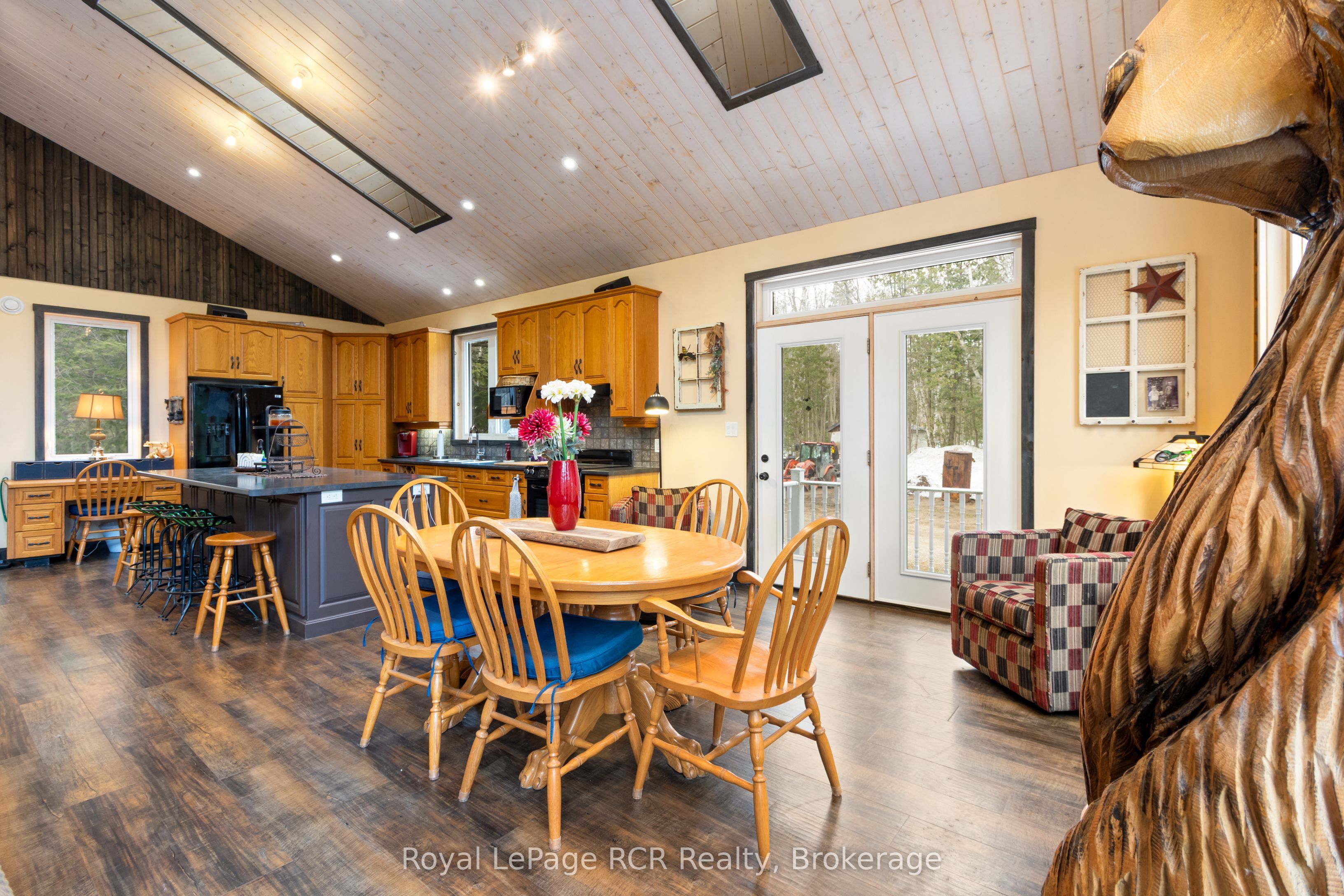 19 Redgate Road E Property Photo 13