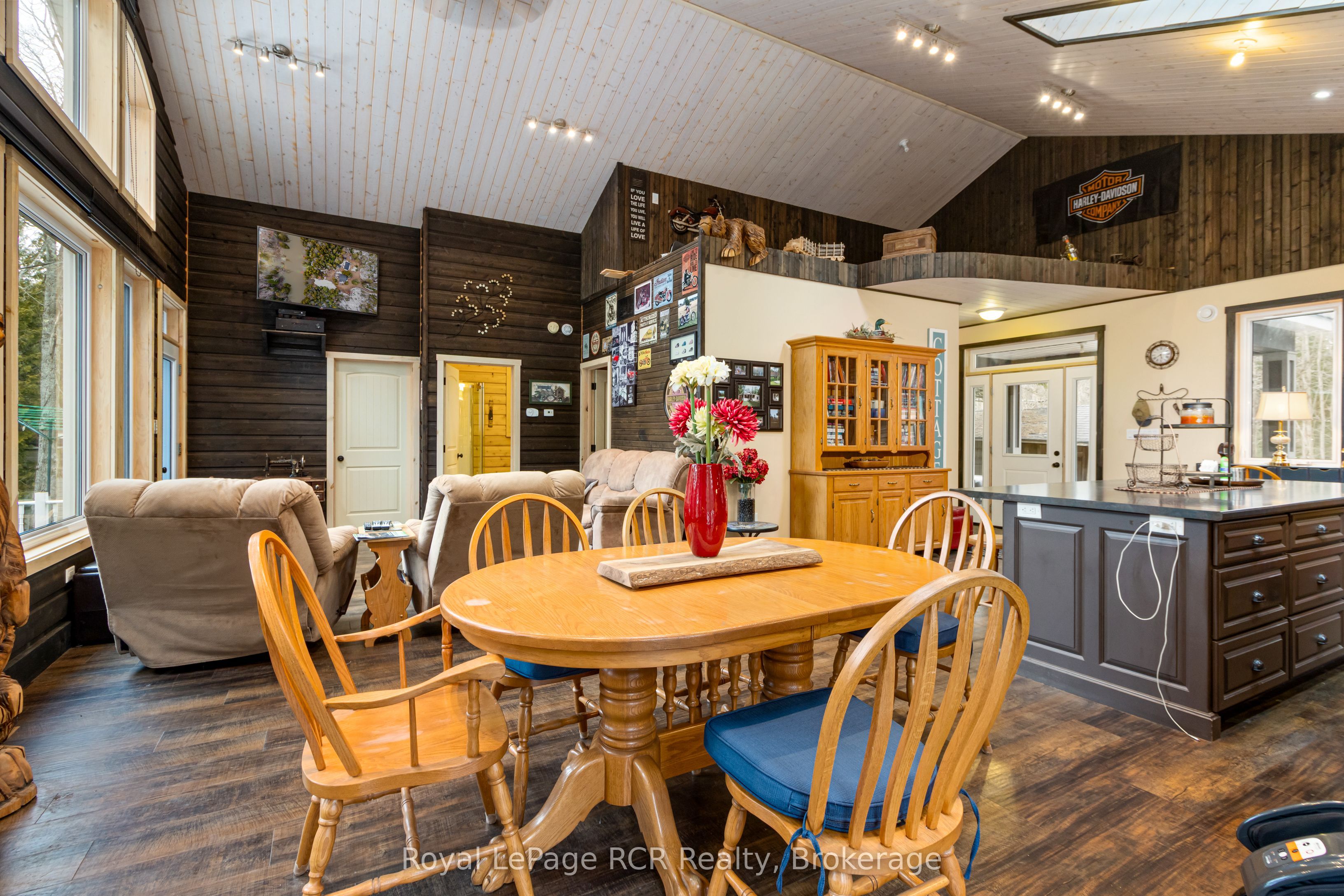 19 Redgate Road E Property Photo 15