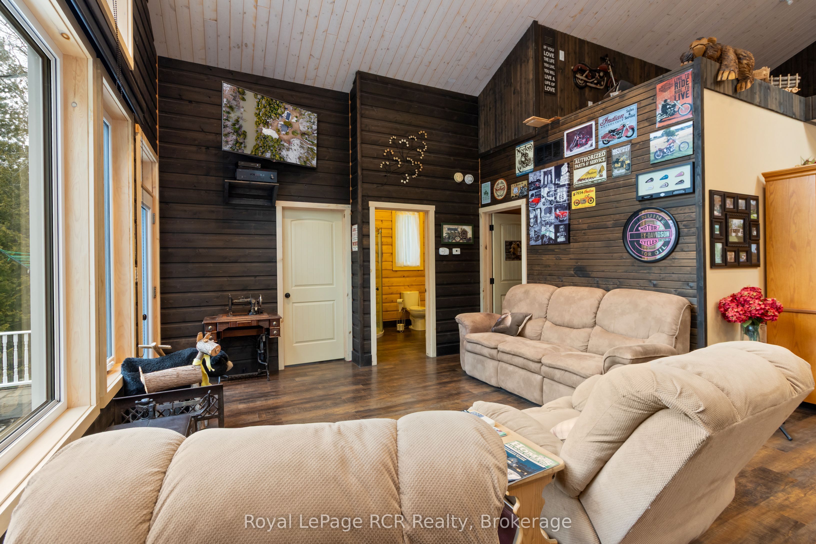 19 Redgate Road E Property Photo 16