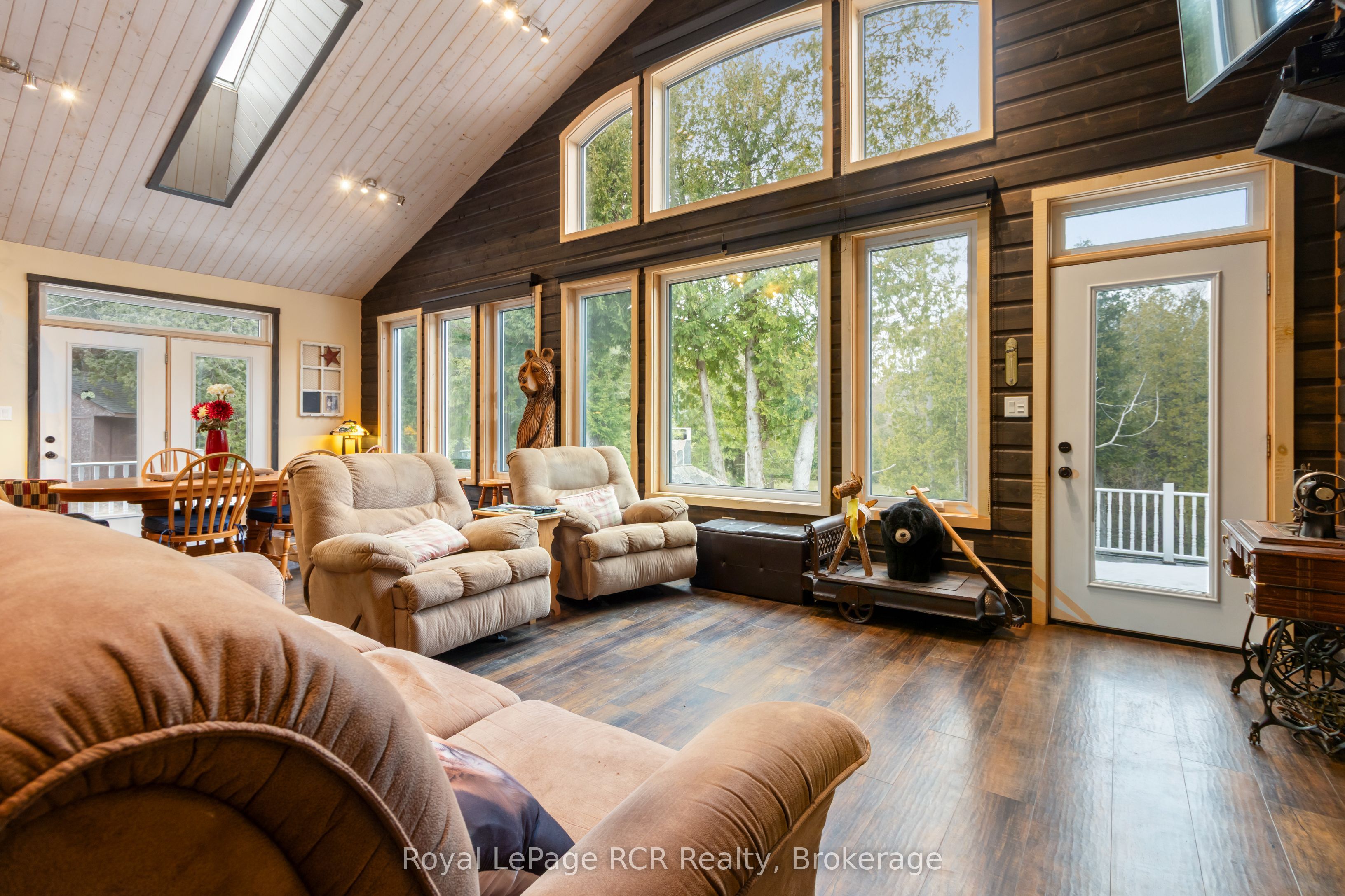 19 Redgate Road E Property Photo 17