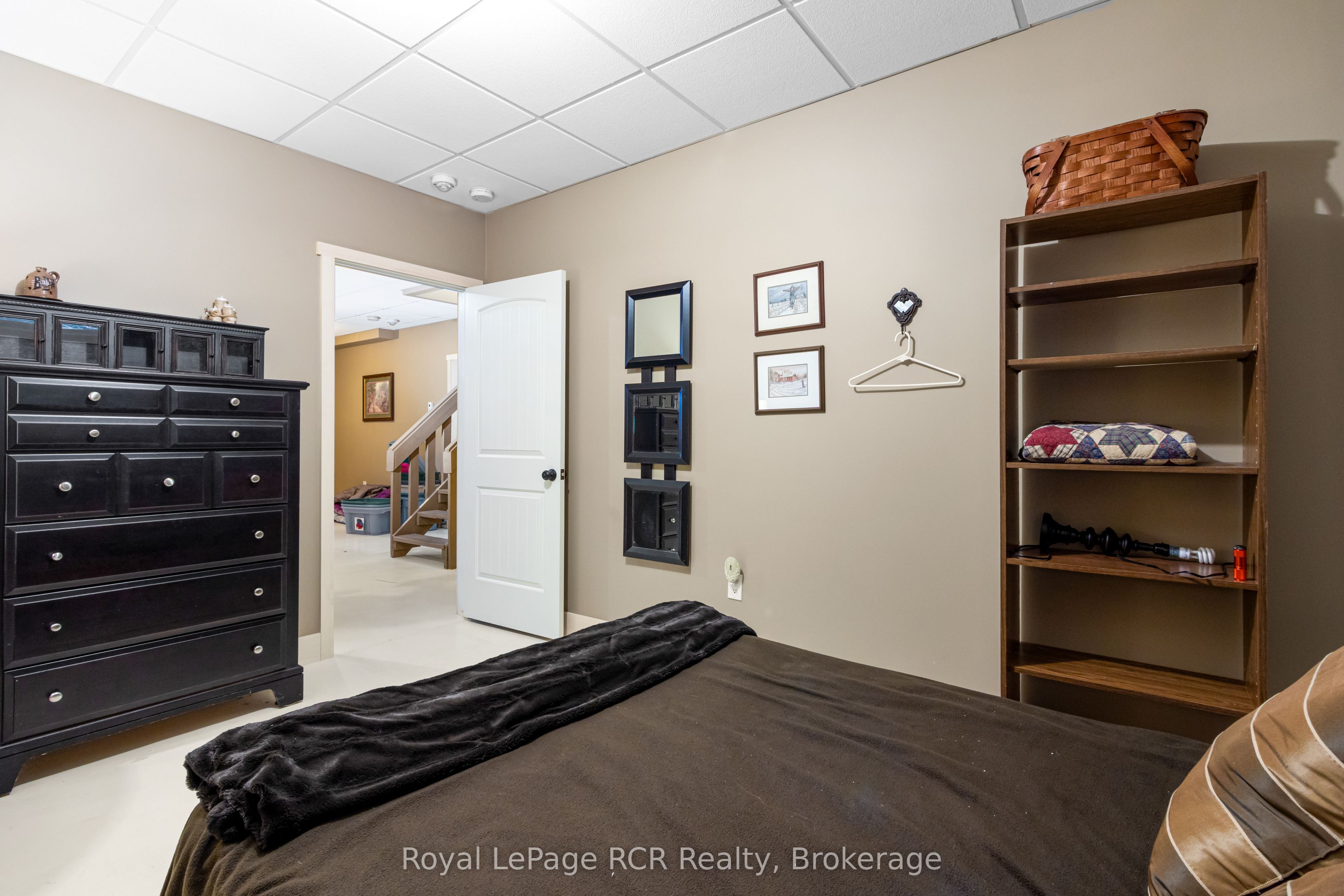 19 Redgate Road E Property Photo 28