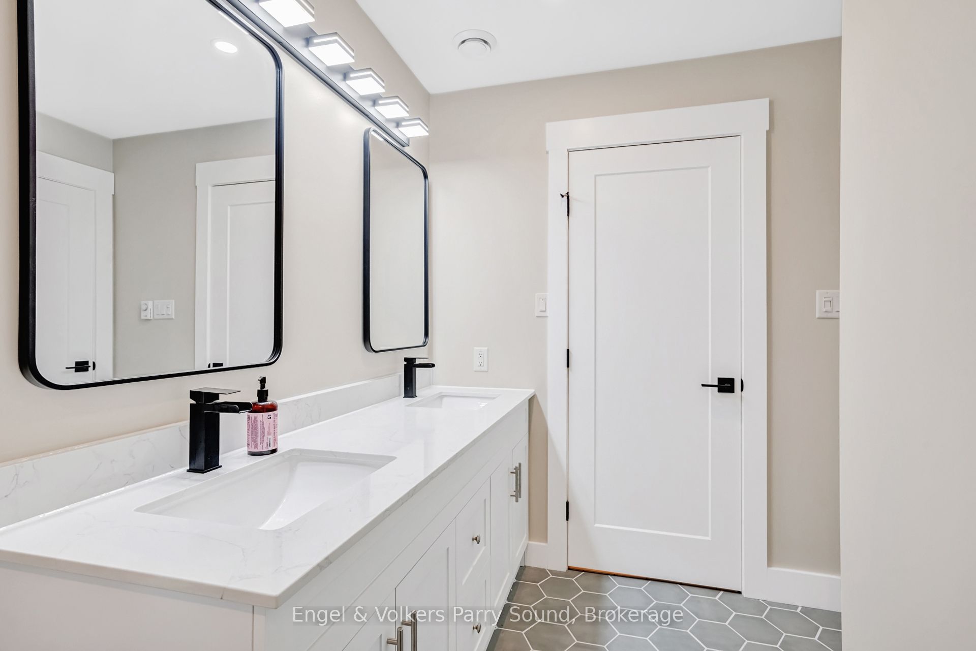 46 Forest Street Property Photo 16