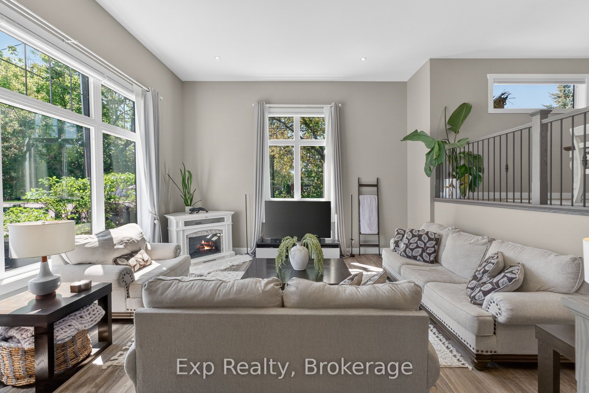 564 Sidney Street Property Photo 3