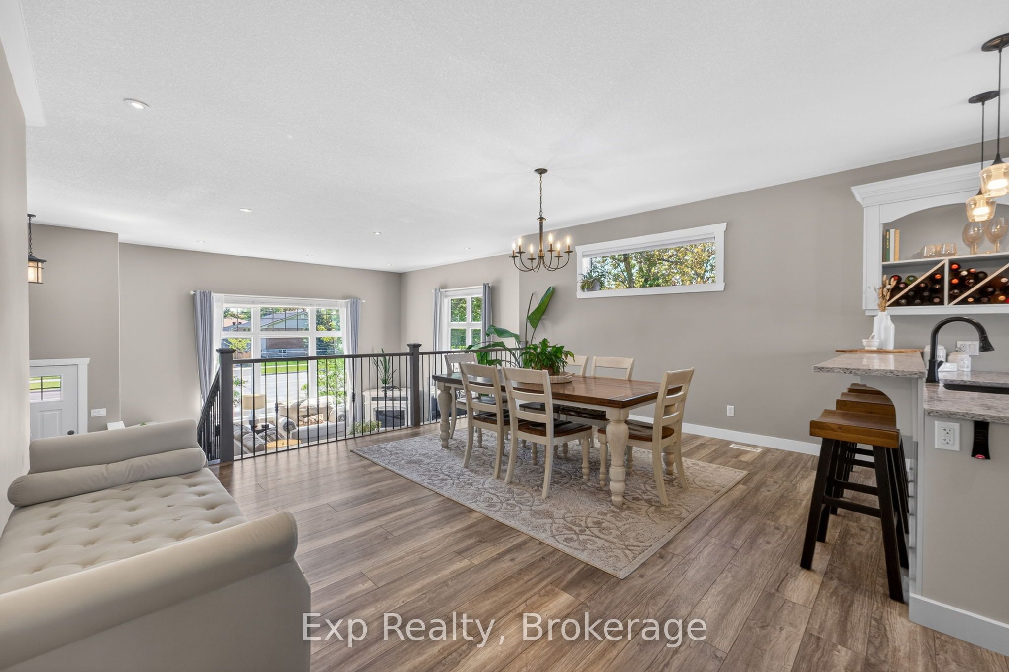 564 Sidney Street Property Photo 7