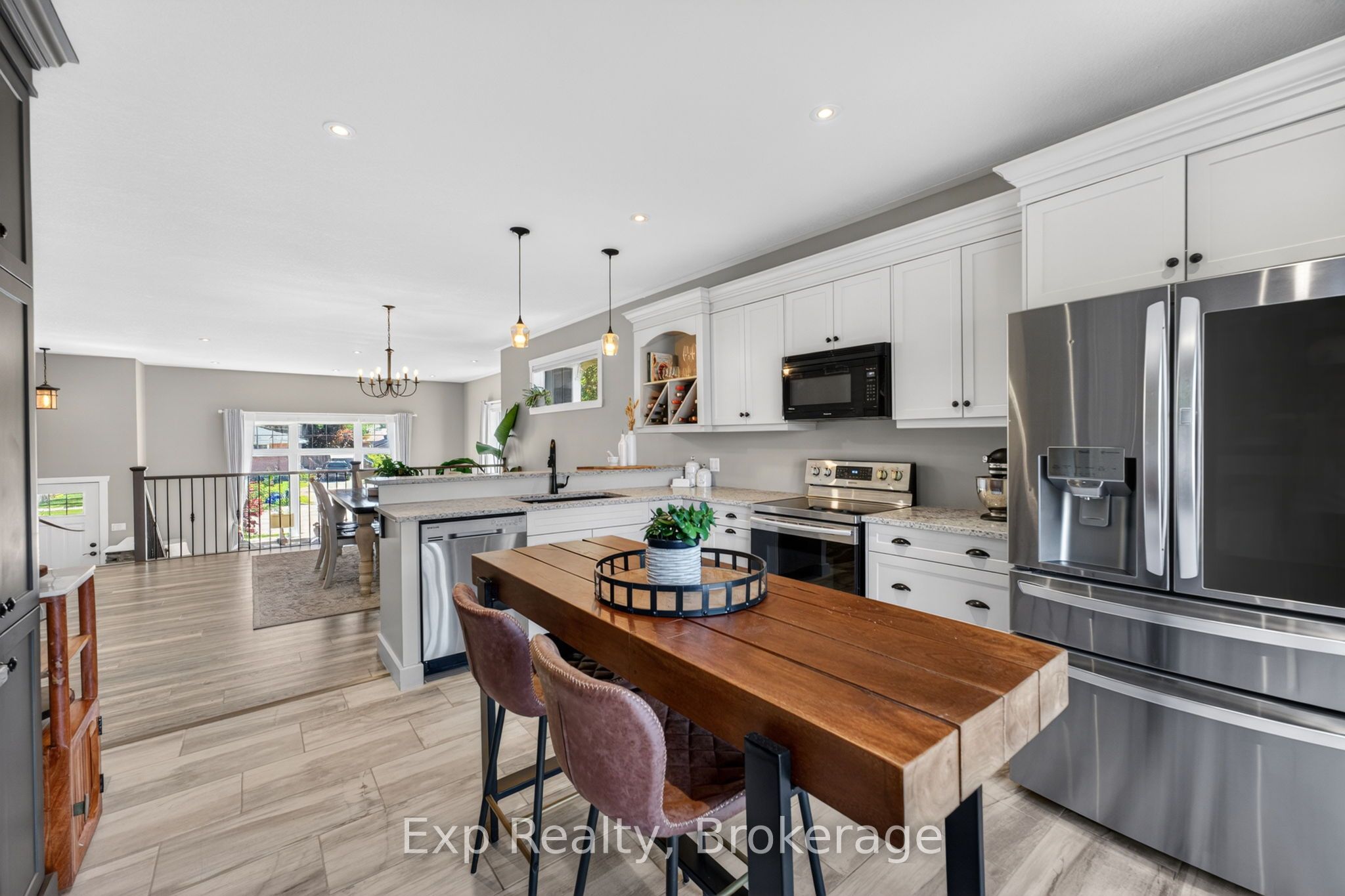 564 Sidney Street Property Photo 10