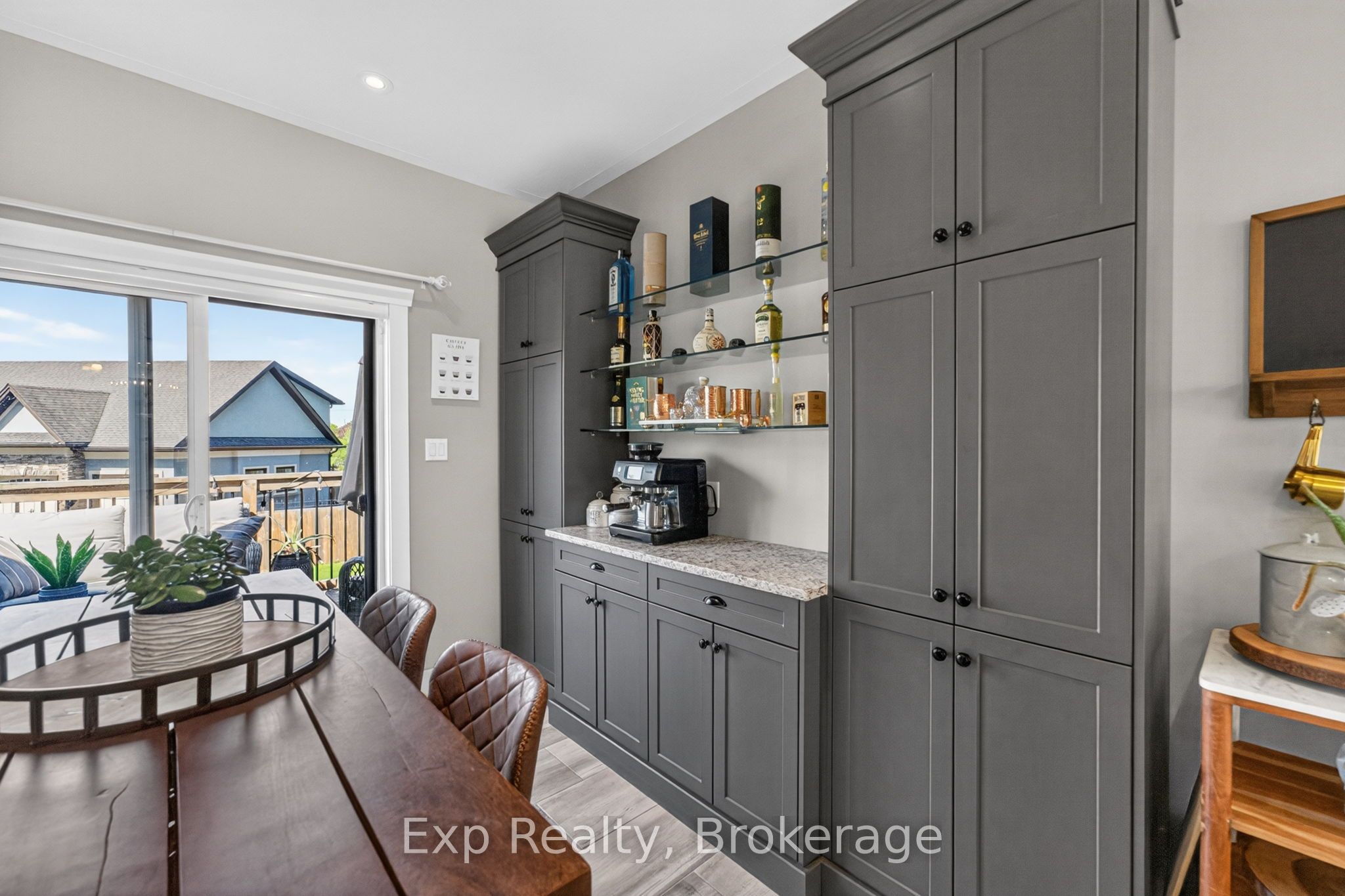 564 Sidney Street Property Photo 11