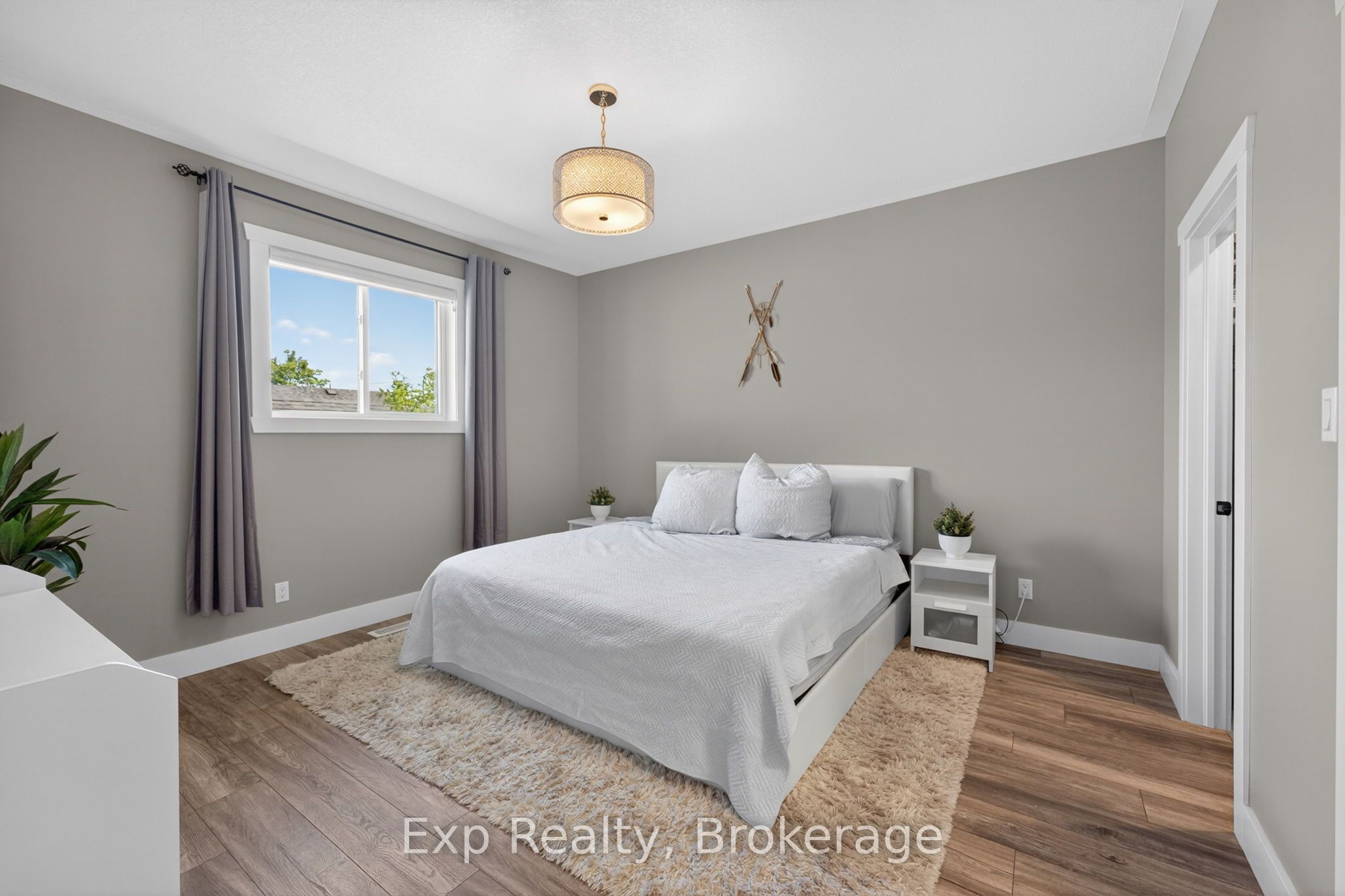 564 Sidney Street Property Photo 12