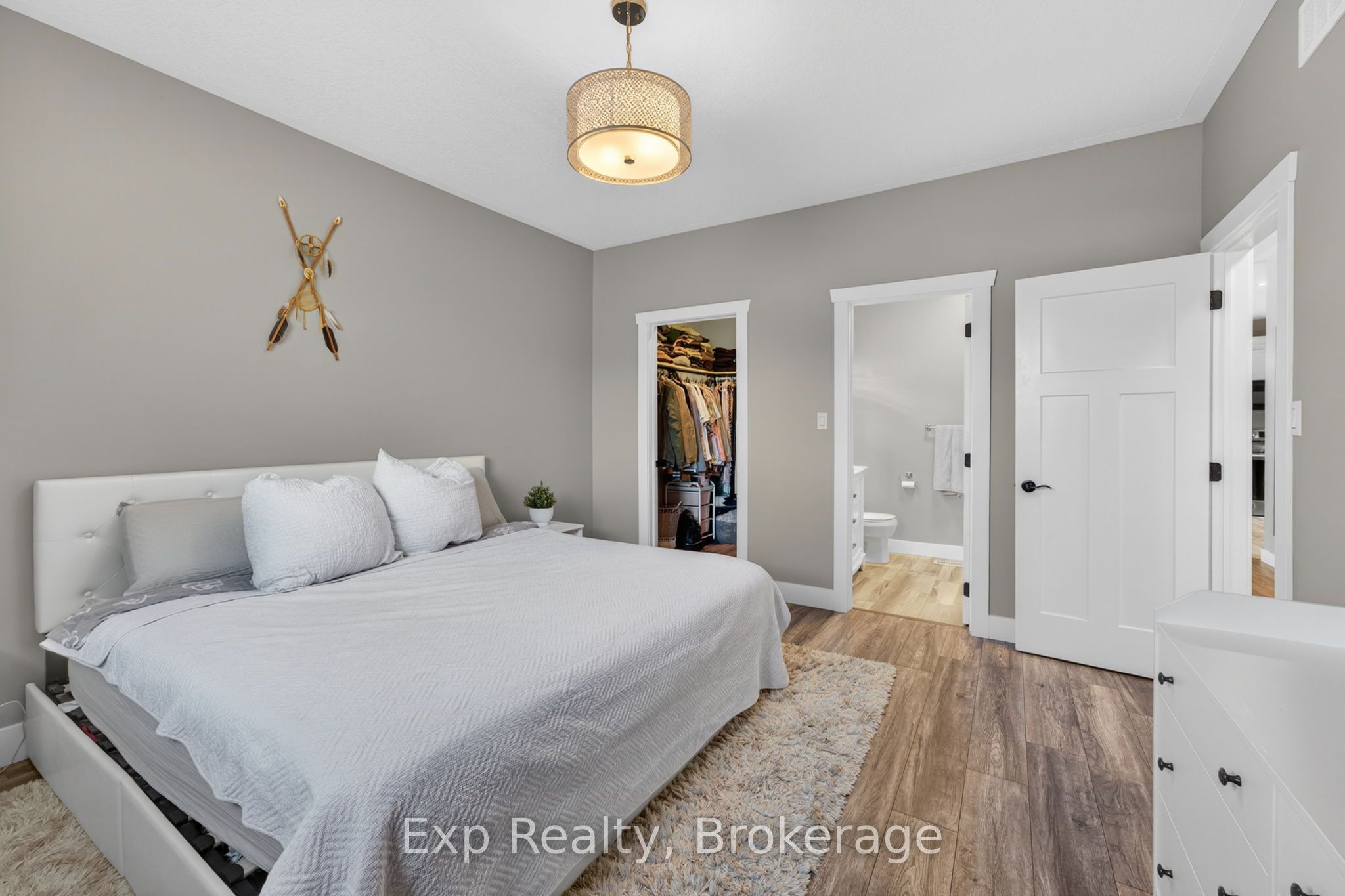 564 Sidney Street Property Photo 13