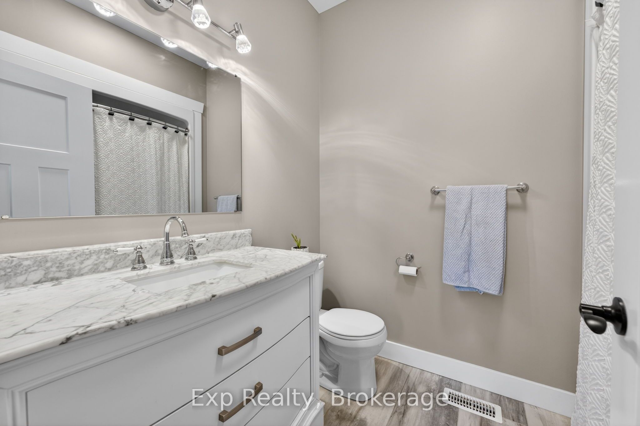 564 Sidney Street Property Photo 14