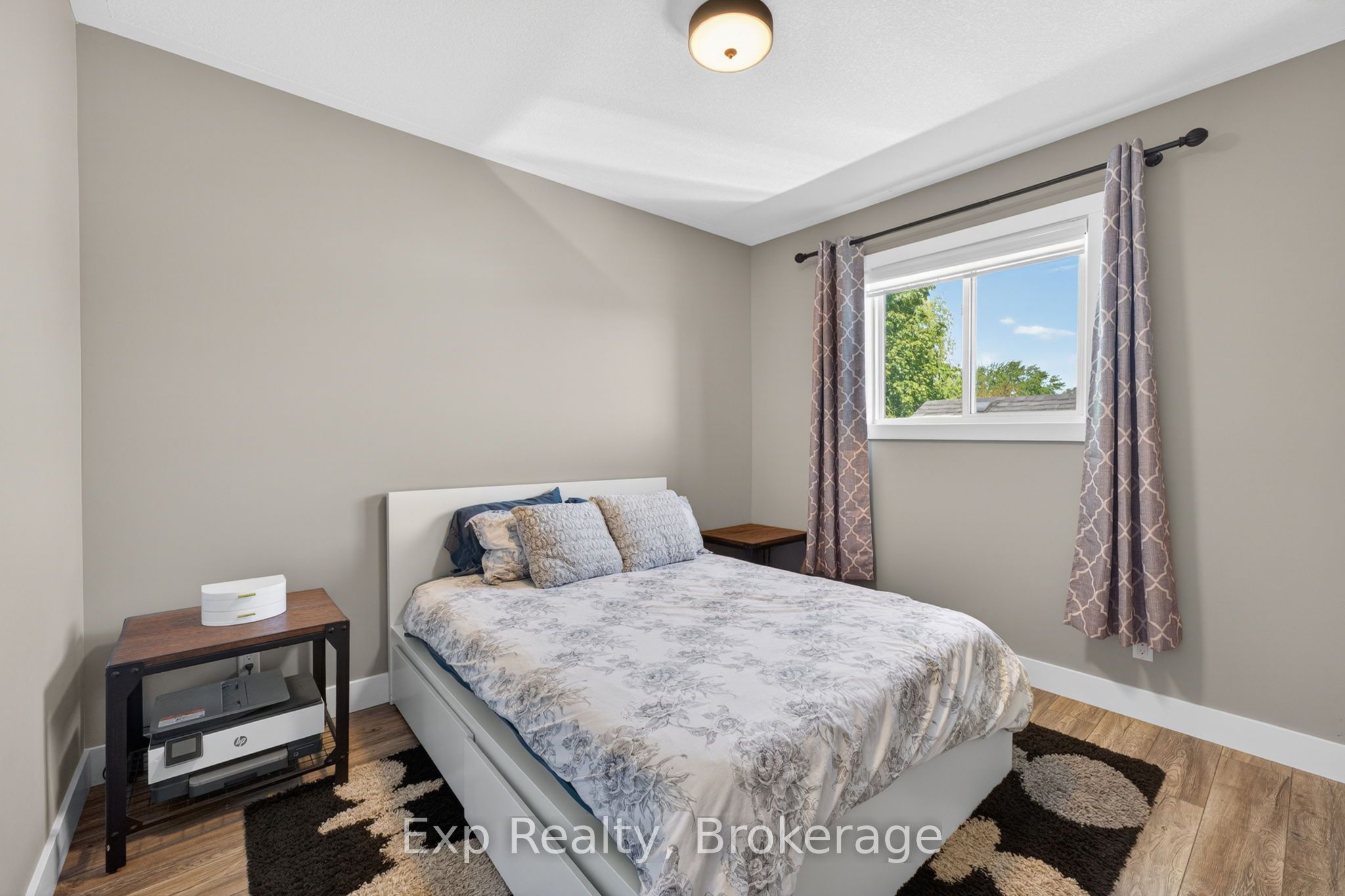 564 Sidney Street Property Photo 16