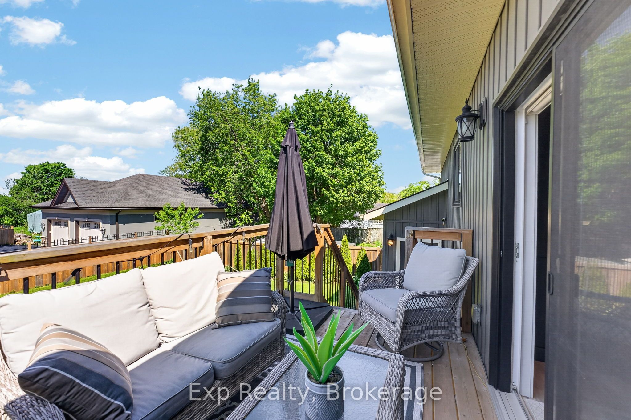 564 Sidney Street Property Photo 18