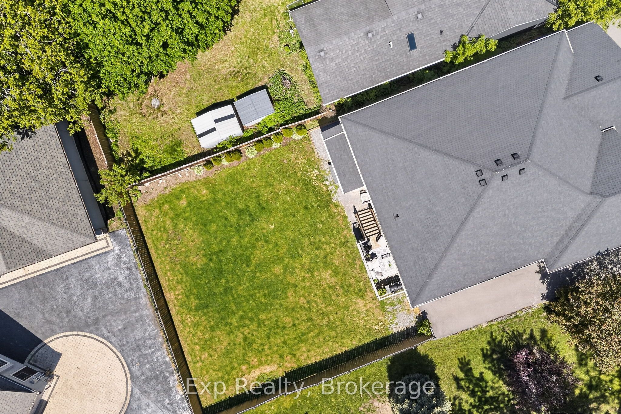 564 Sidney Street Property Photo 20
